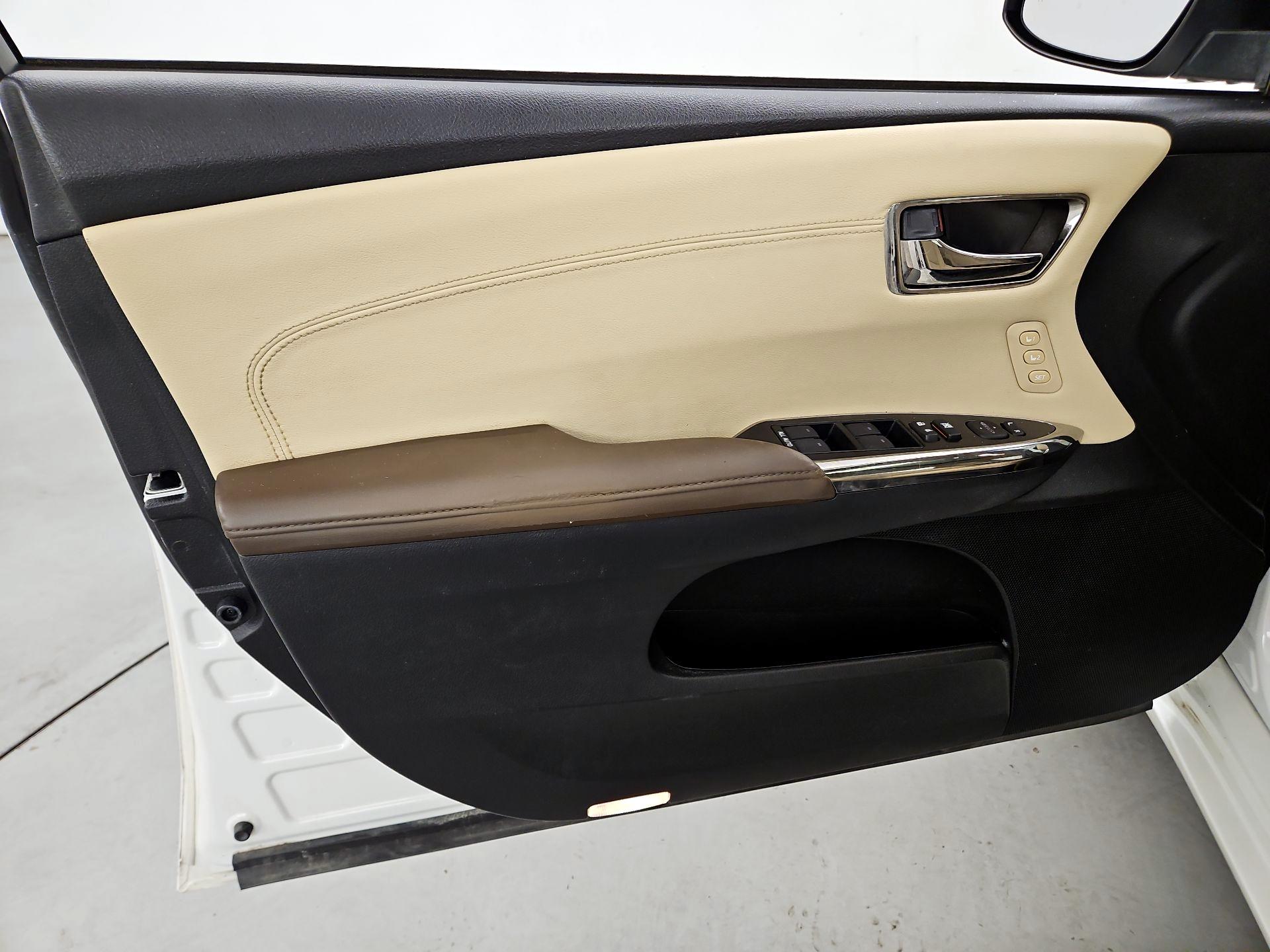 Thumbnail: 2014 Toyota Avalon - 12