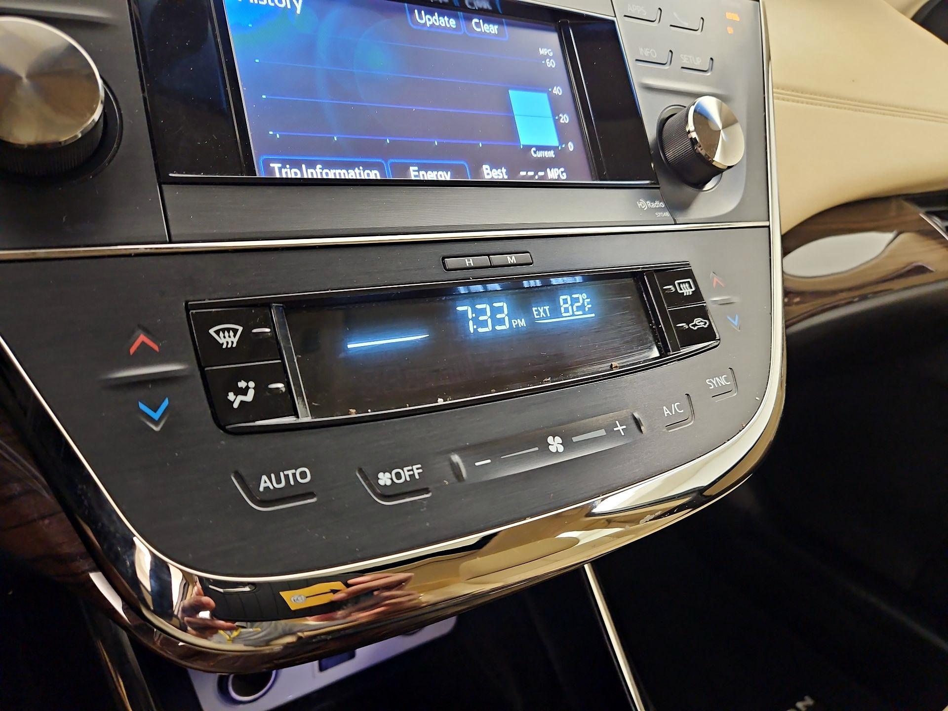 Thumbnail: 2014 Toyota Avalon - 16