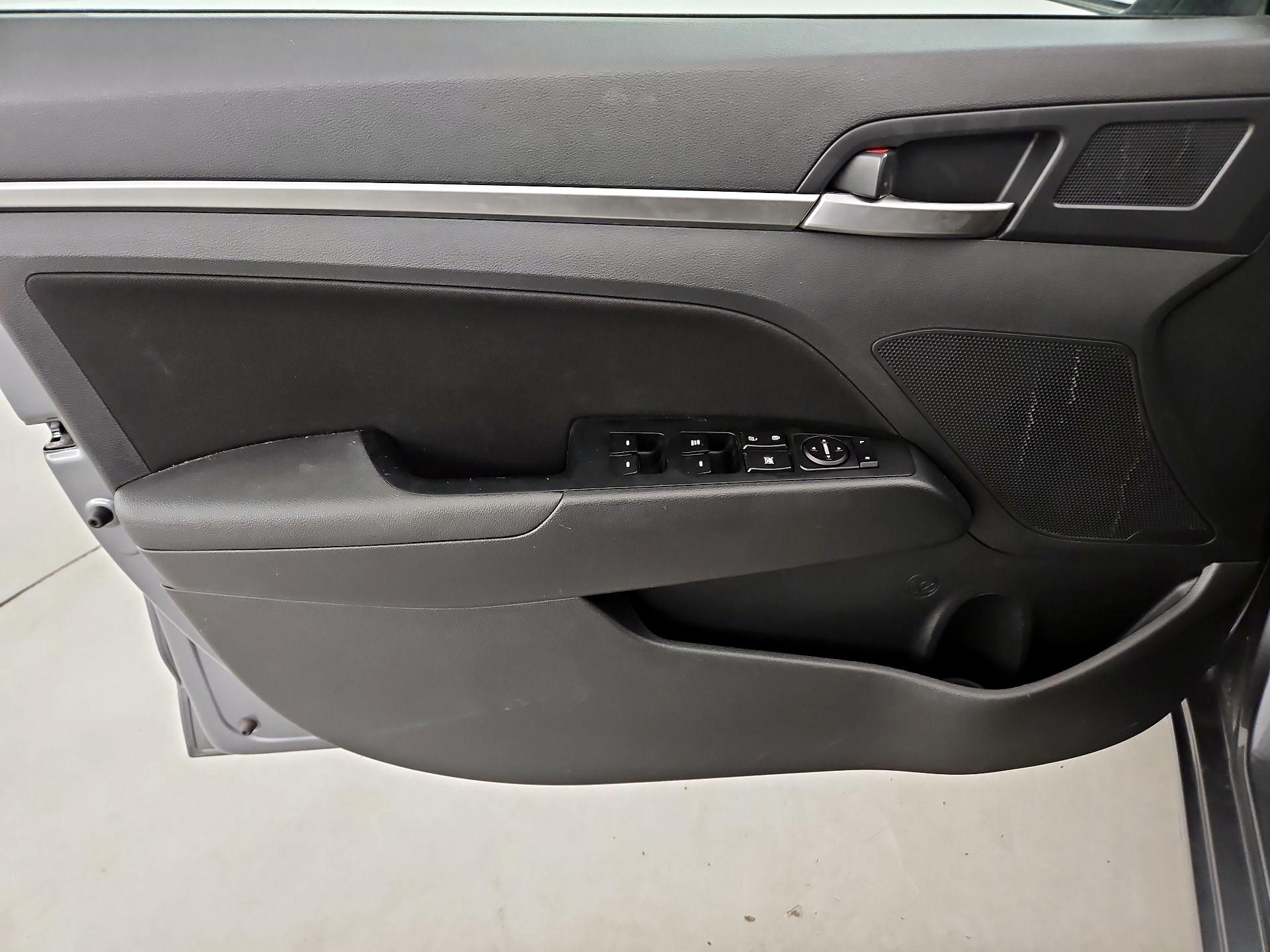 Thumbnail: 2019 Hyundai Elantra - 12