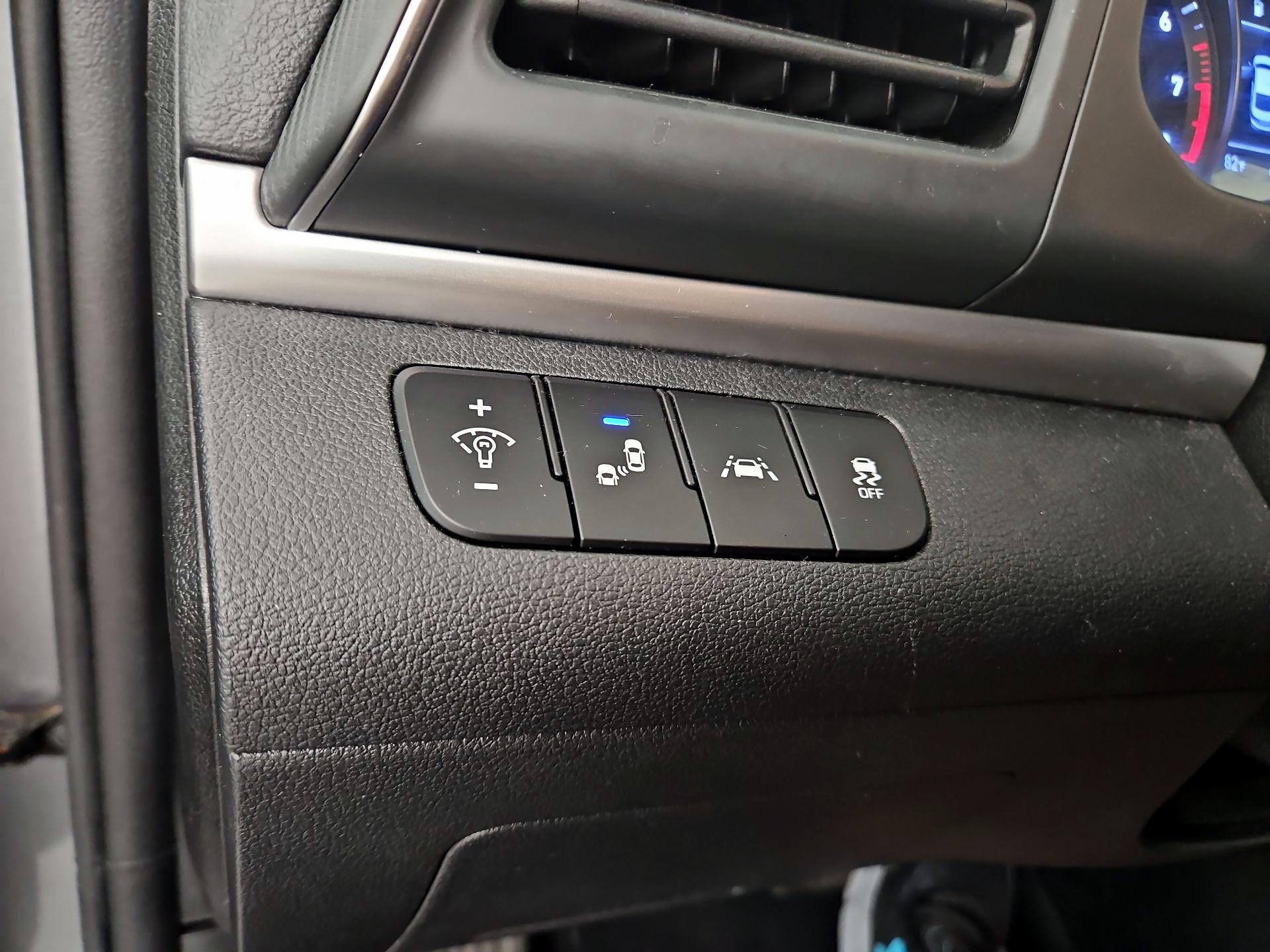 Thumbnail: 2019 Hyundai Elantra - 13