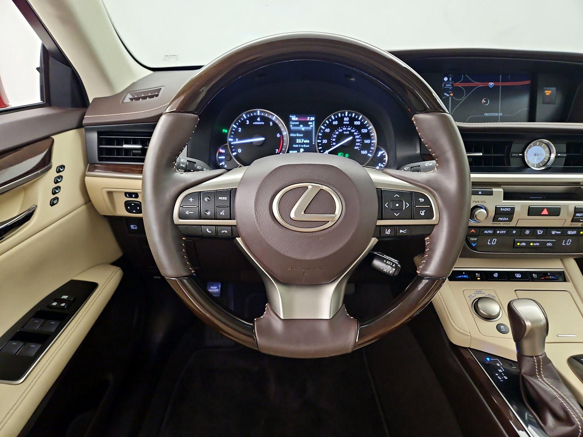 Thumbnail: 2017 Lexus ES - 10