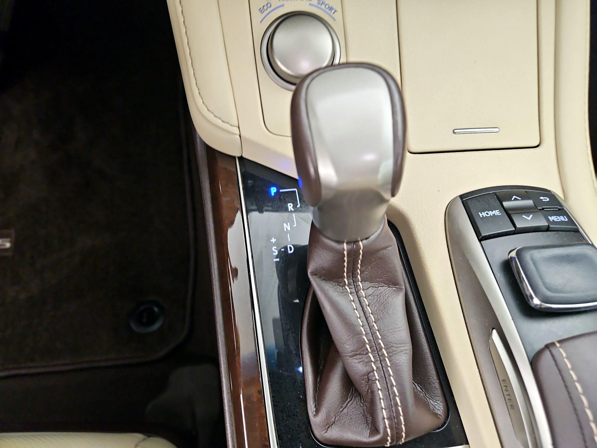 Thumbnail: 2017 Lexus ES - 18