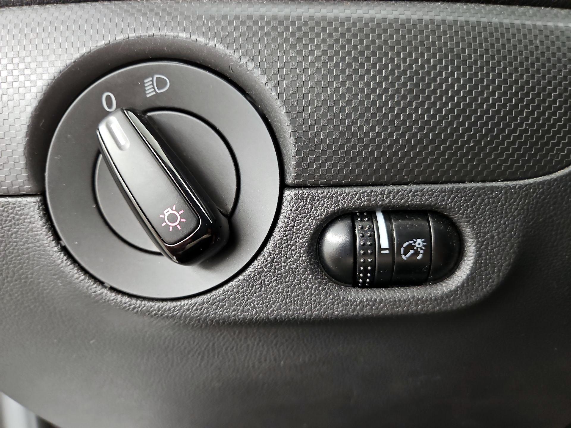 Thumbnail: 2015 Volkswagen Jetta - 13