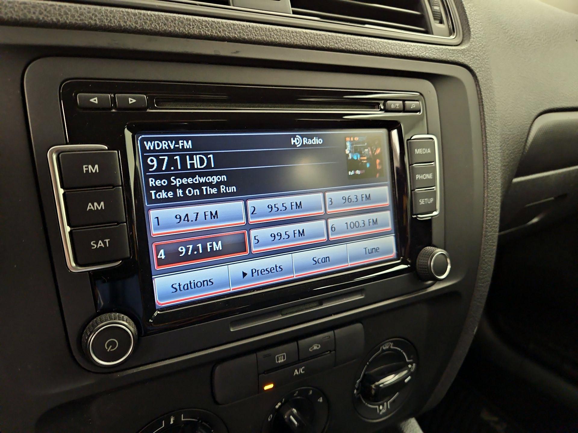 Thumbnail: 2015 Volkswagen Jetta - 15