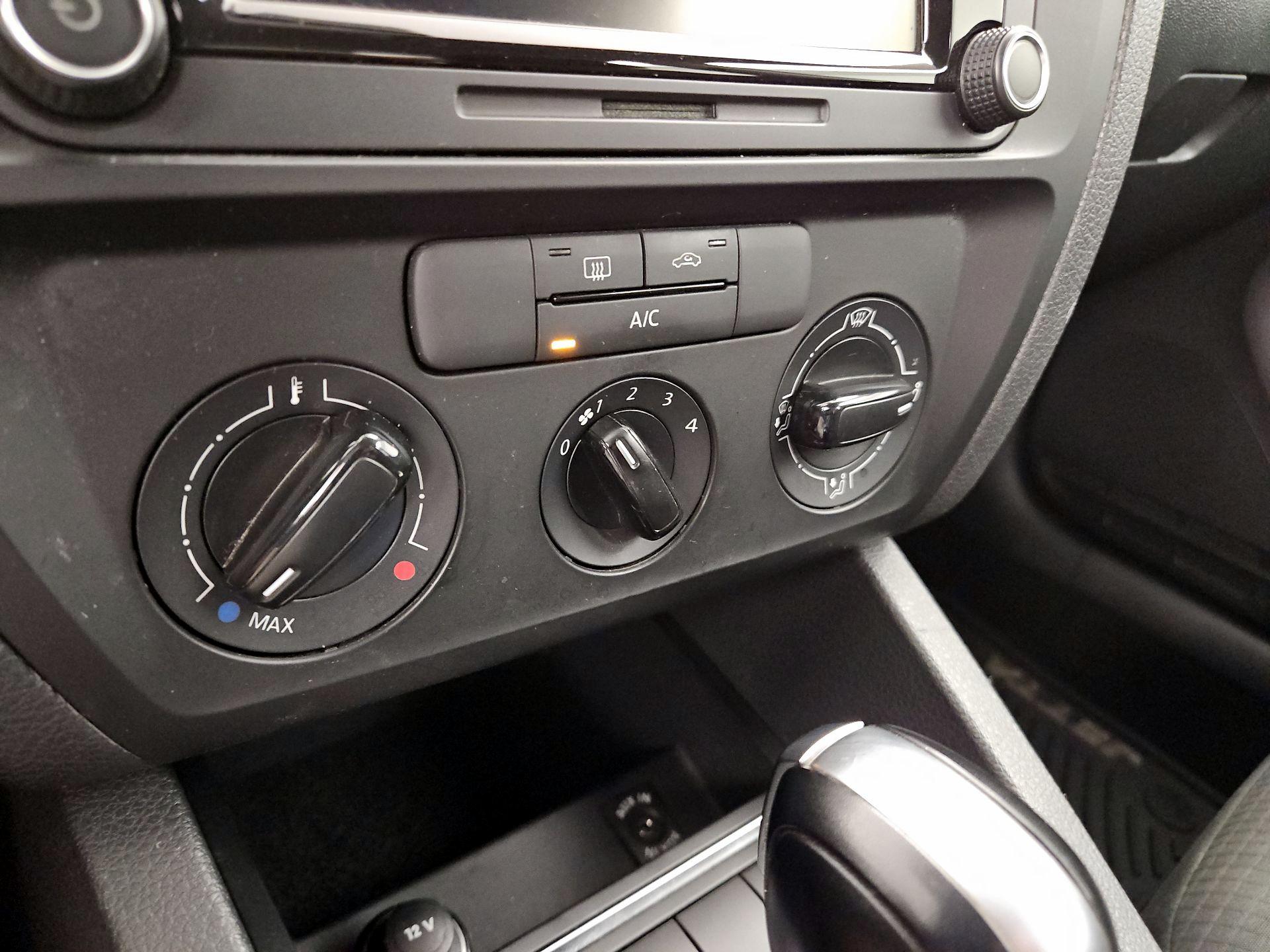 Thumbnail: 2015 Volkswagen Jetta - 16