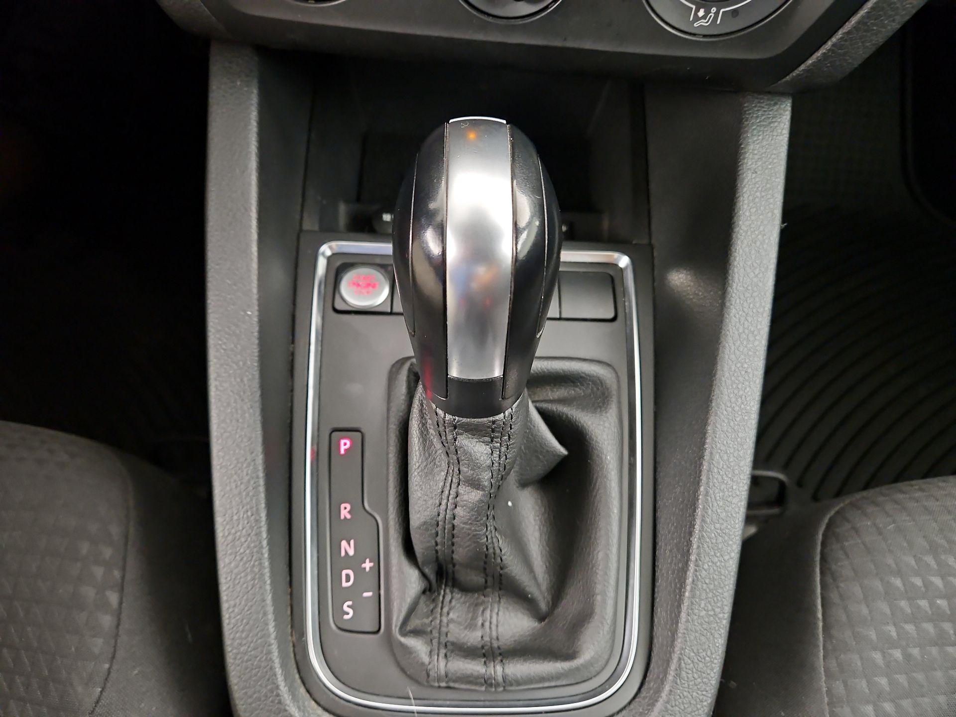 Thumbnail: 2015 Volkswagen Jetta - 17