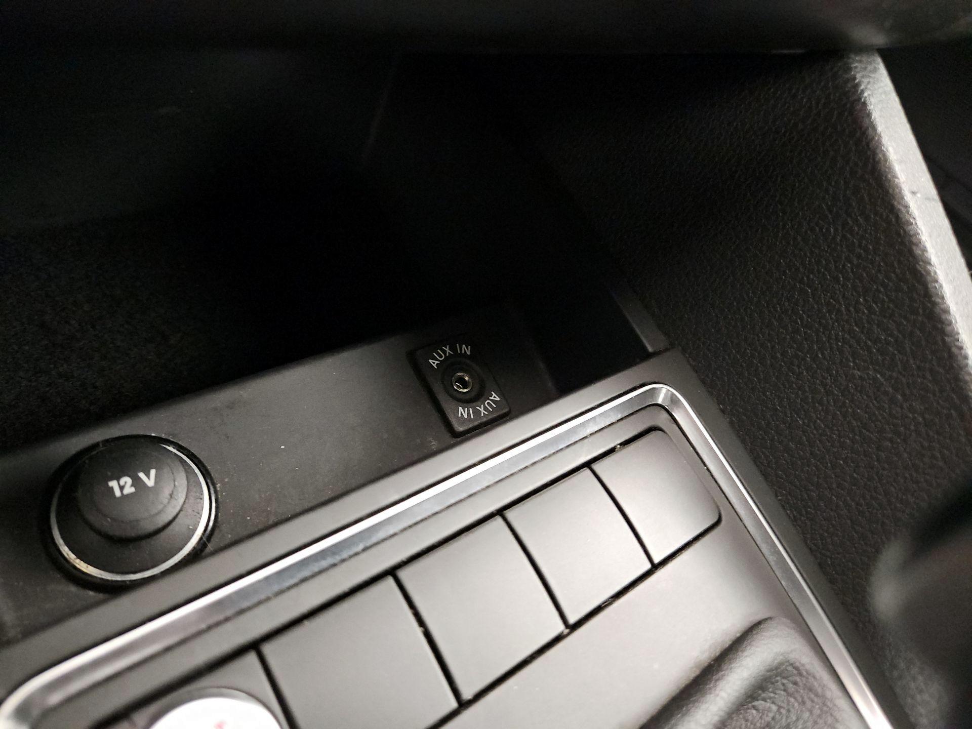 Thumbnail: 2015 Volkswagen Jetta - 18