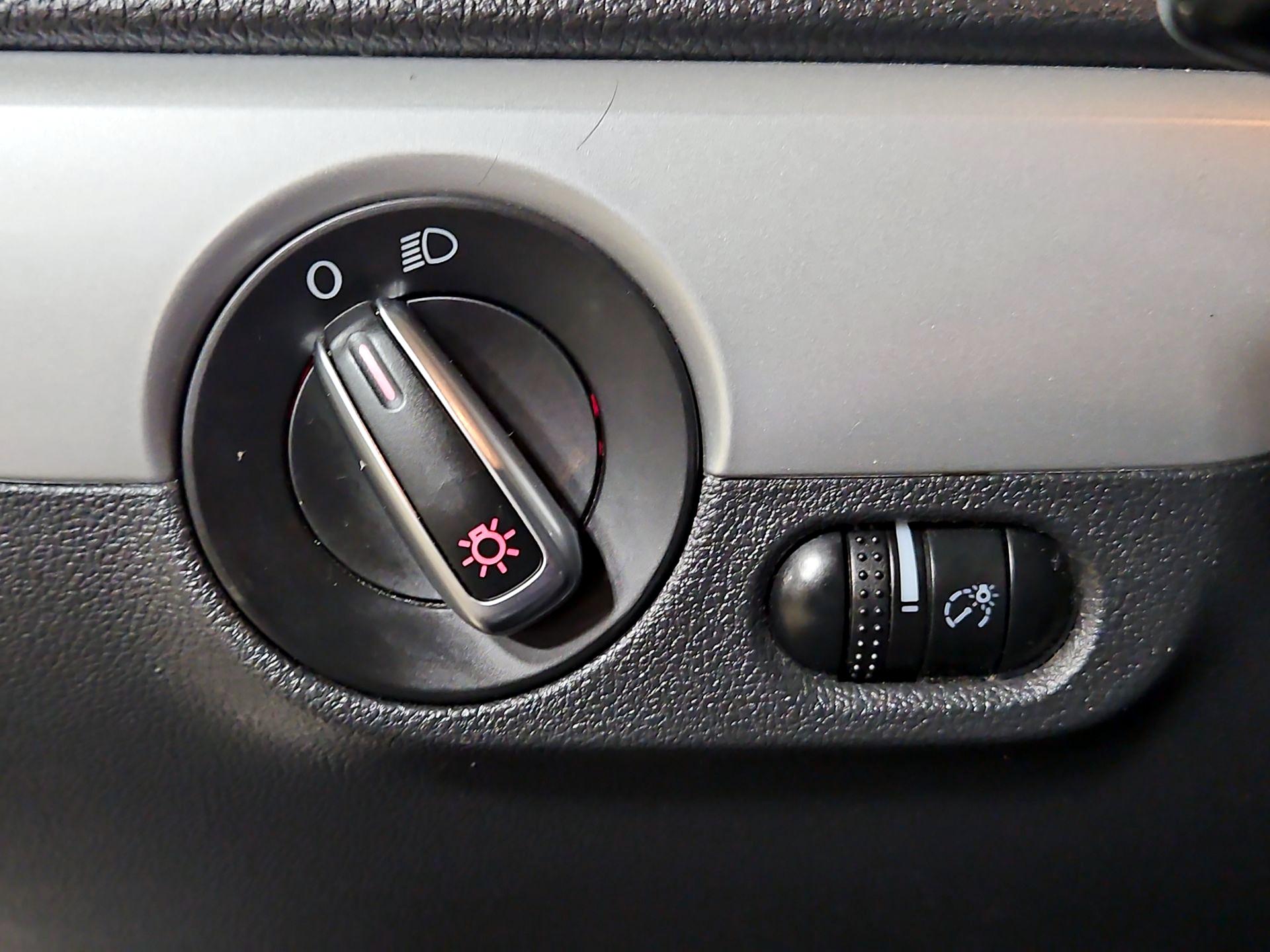 Thumbnail: 2014 Volkswagen Jetta - 13