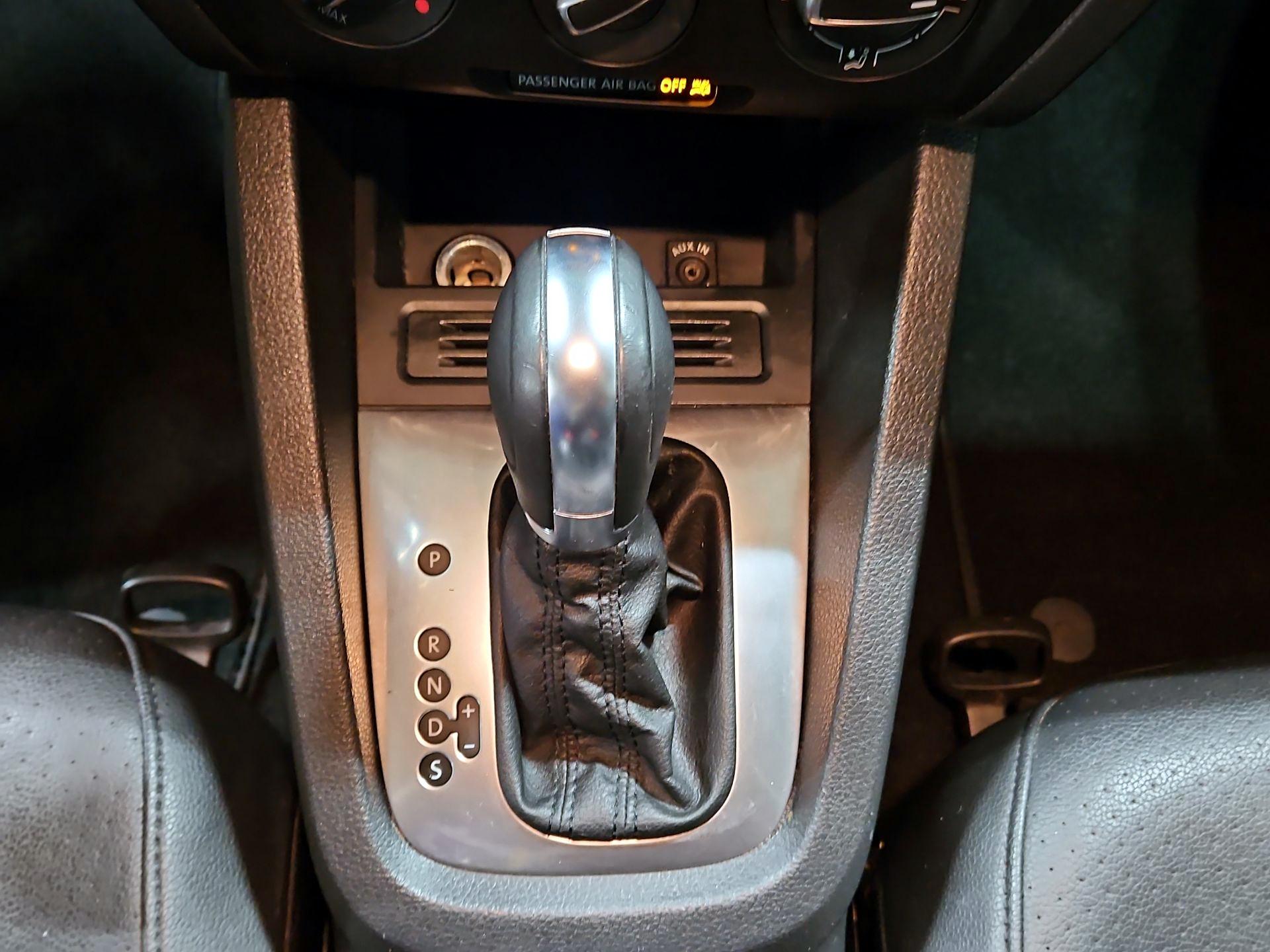 Thumbnail: 2014 Volkswagen Jetta - 16