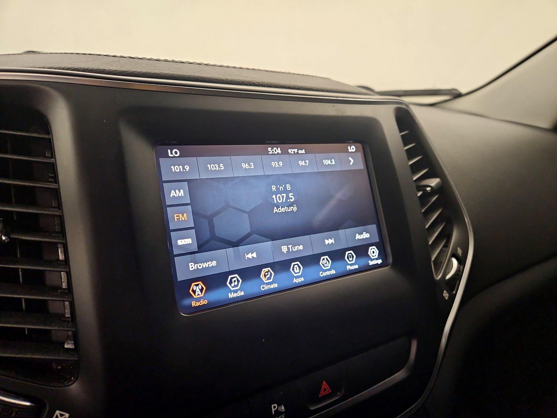 Thumbnail: 2019 Jeep Cherokee - 16