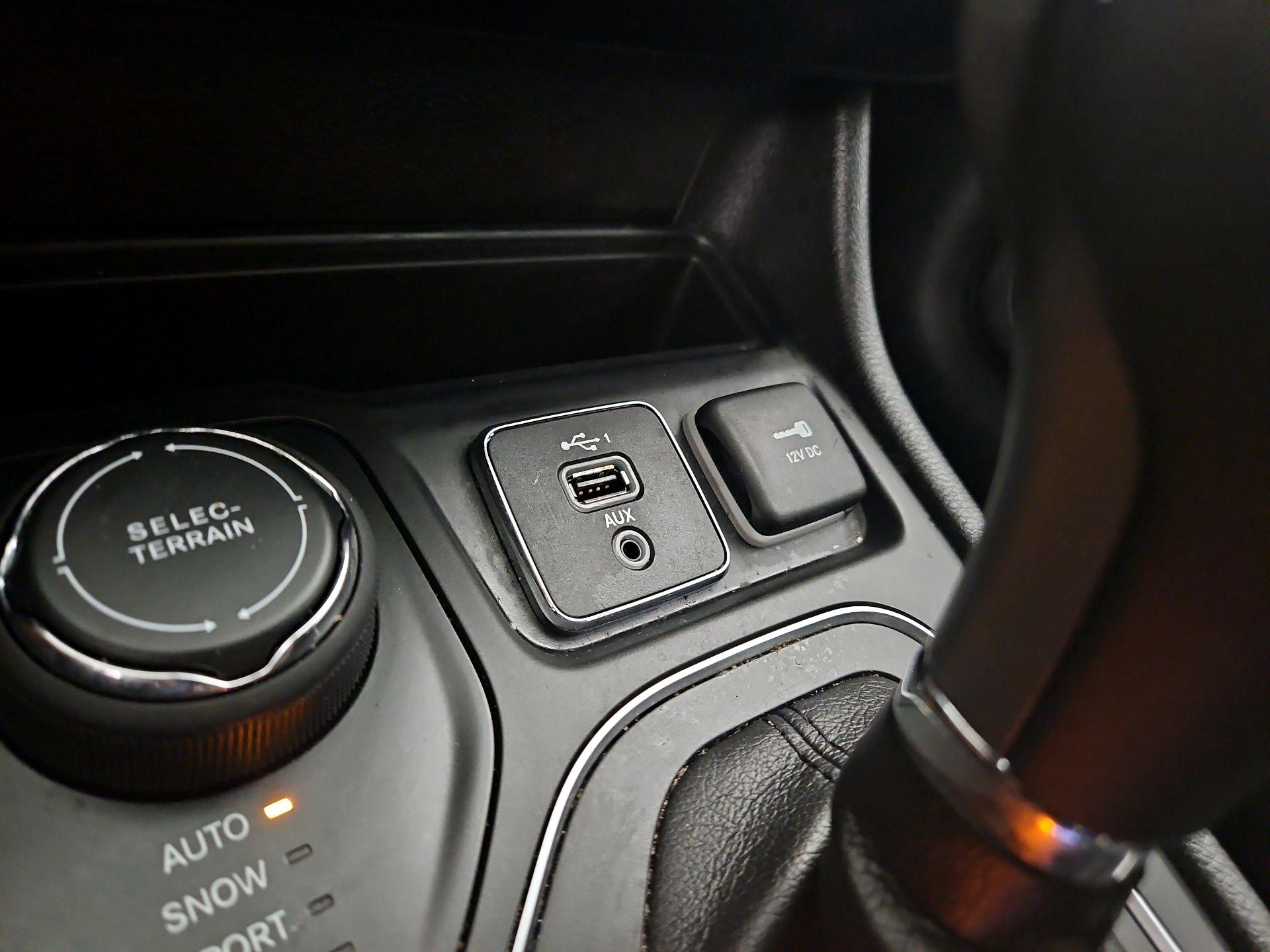 Thumbnail: 2019 Jeep Cherokee - 19