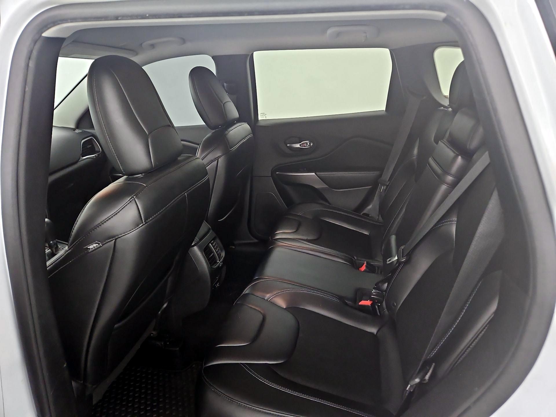 Thumbnail: 2019 Jeep Cherokee - 20