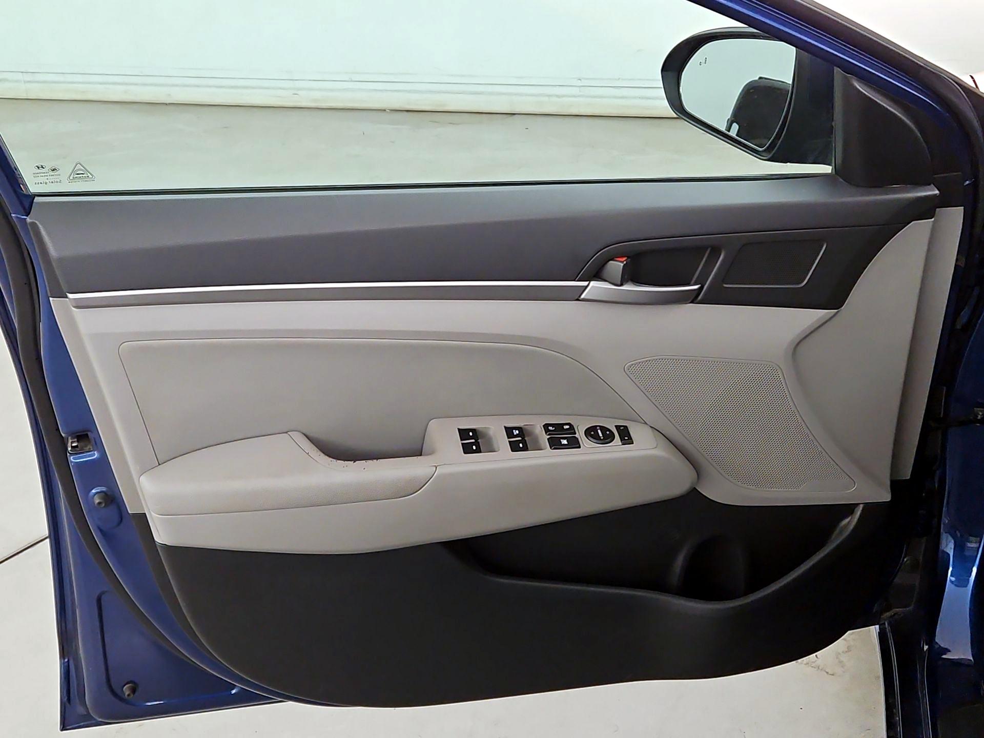 Thumbnail: 2017 Hyundai Elantra - 12
