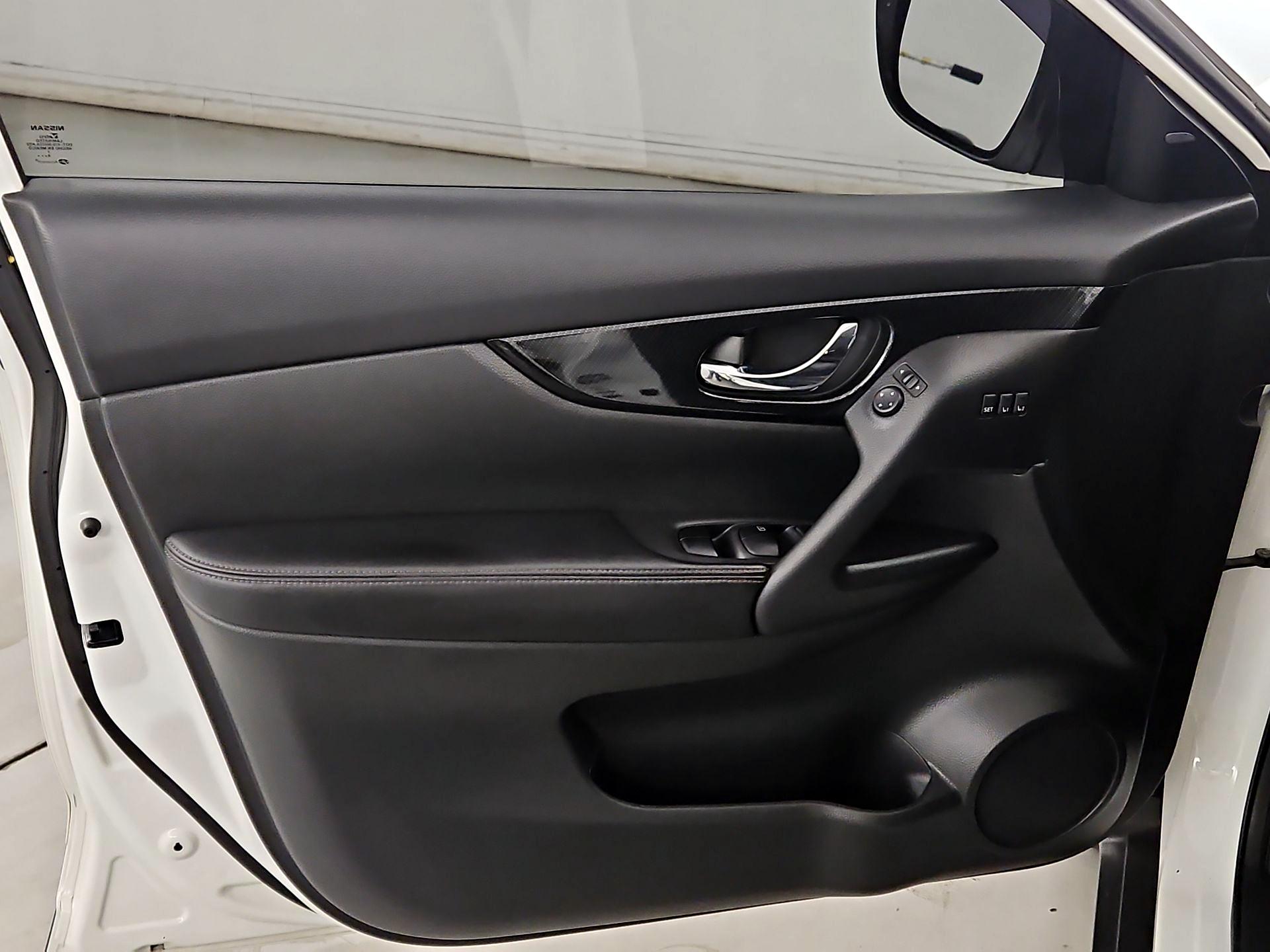 Thumbnail: 2019 Nissan Rogue - 12