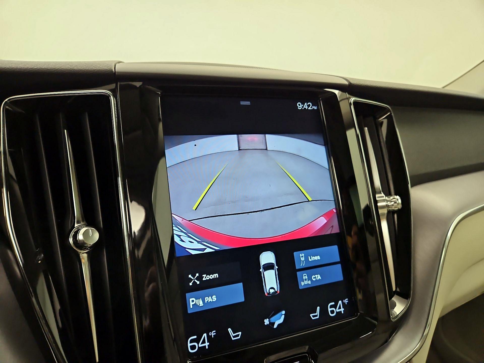 Thumbnail: 2020 Volvo XC60 - 14