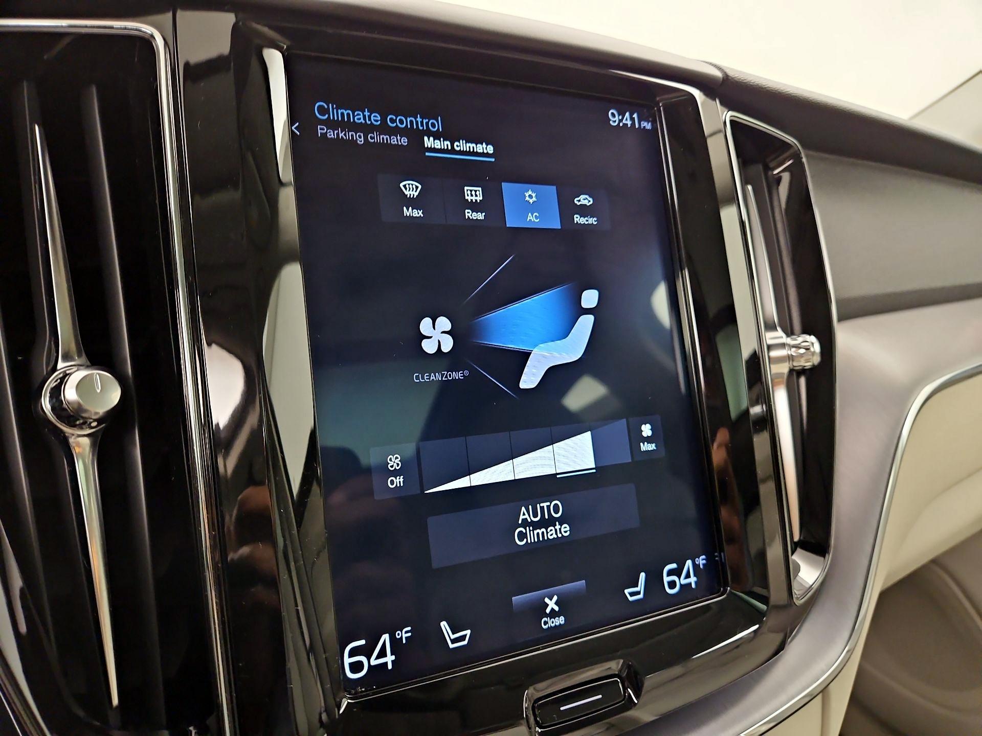 Thumbnail: 2020 Volvo XC60 - 16