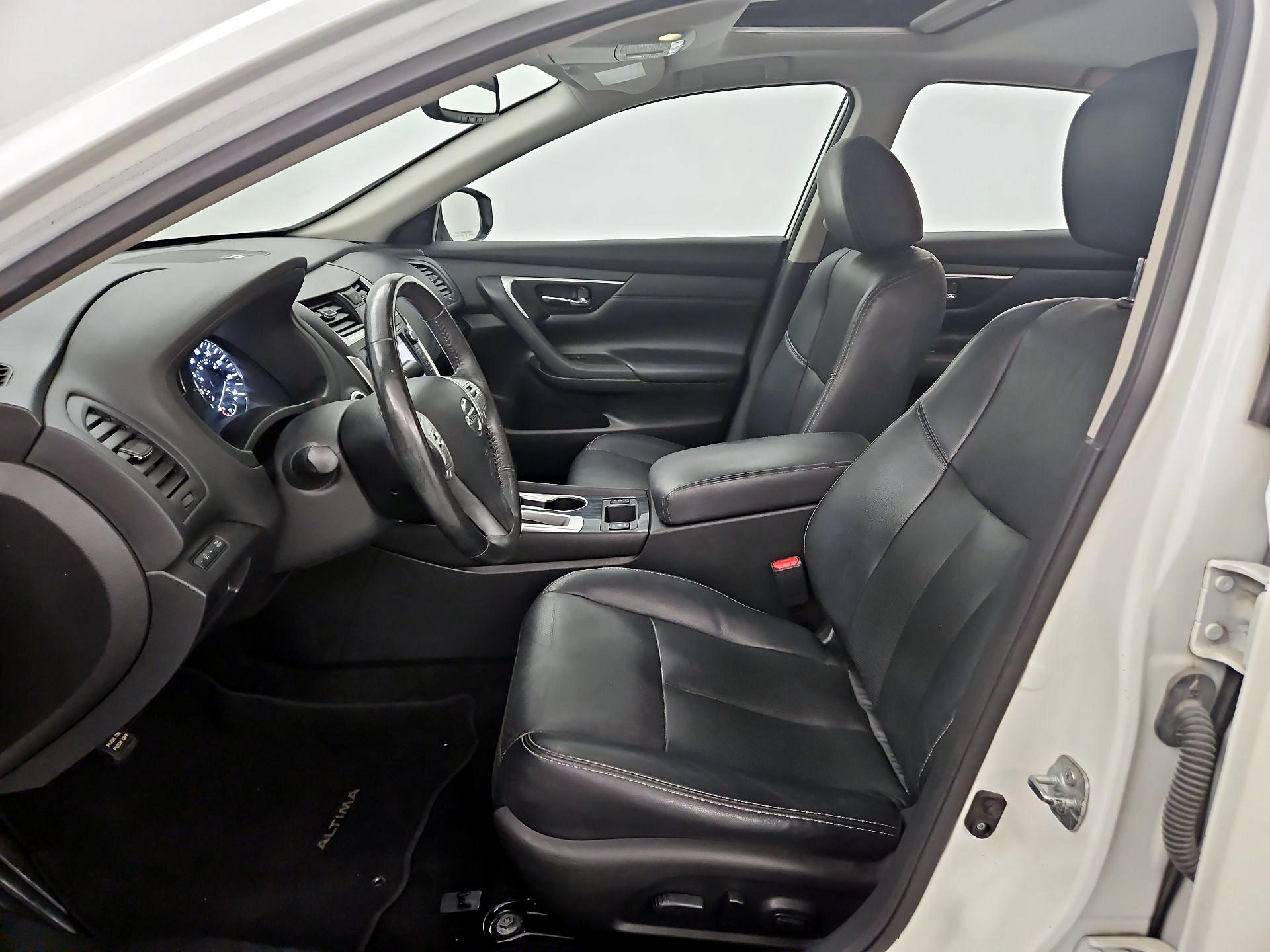 Thumbnail: 2016 Nissan Altima - 11