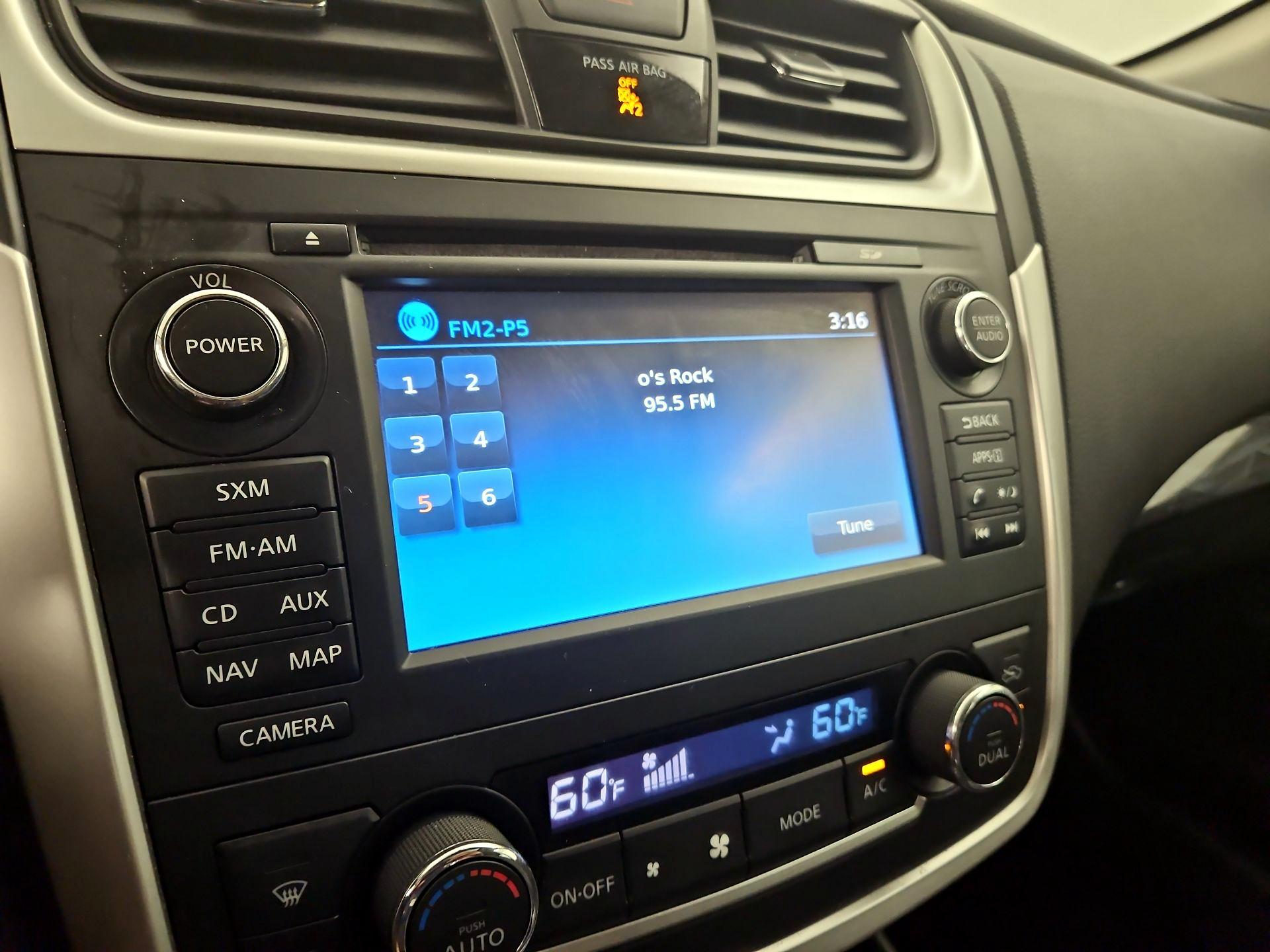 Thumbnail: 2016 Nissan Altima - 15