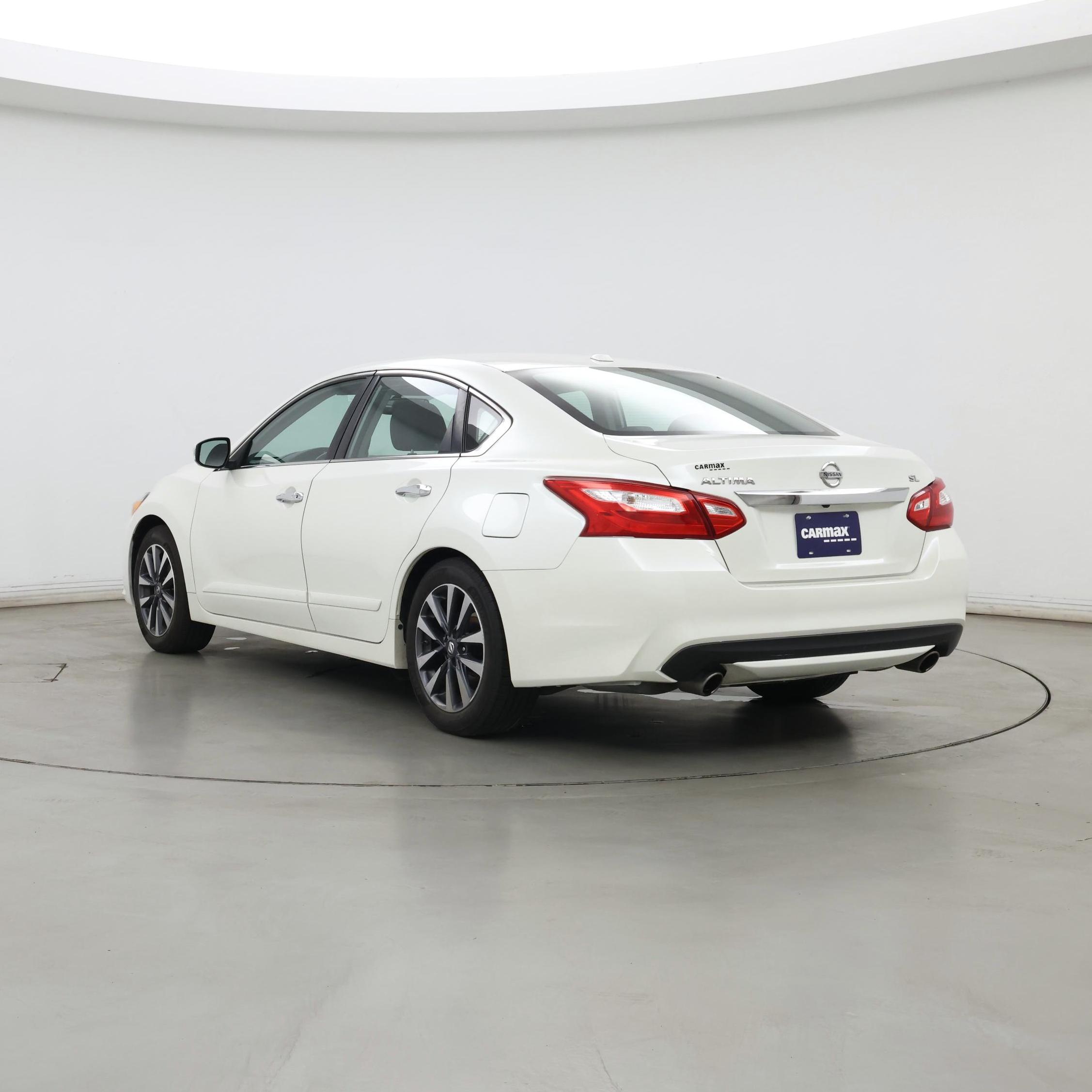 Thumbnail: 2016 Nissan Altima - 2