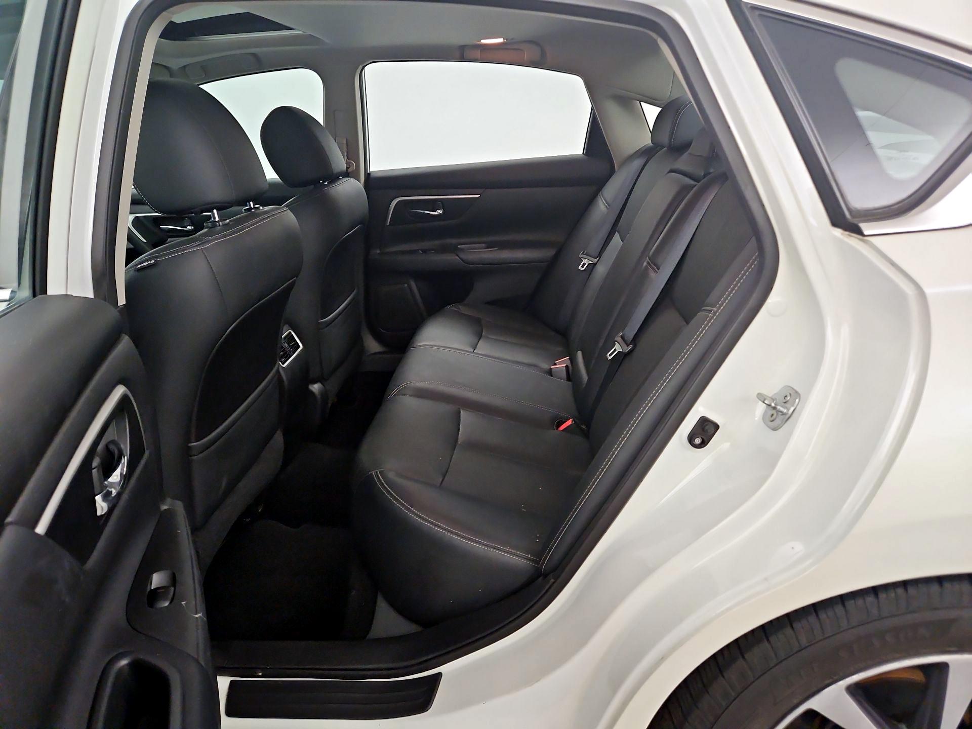 Thumbnail: 2016 Nissan Altima - 20
