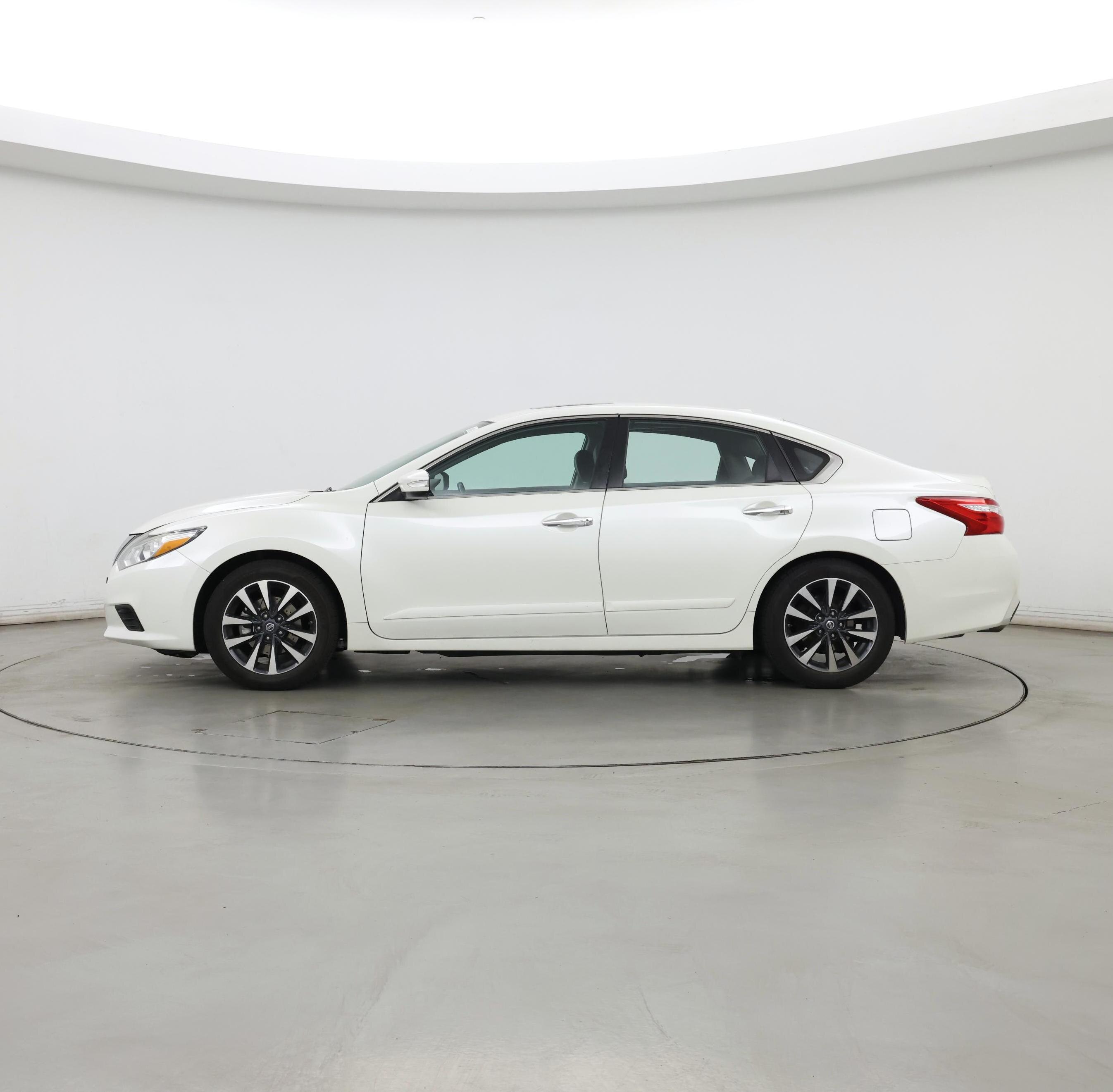 Thumbnail: 2016 Nissan Altima - 3