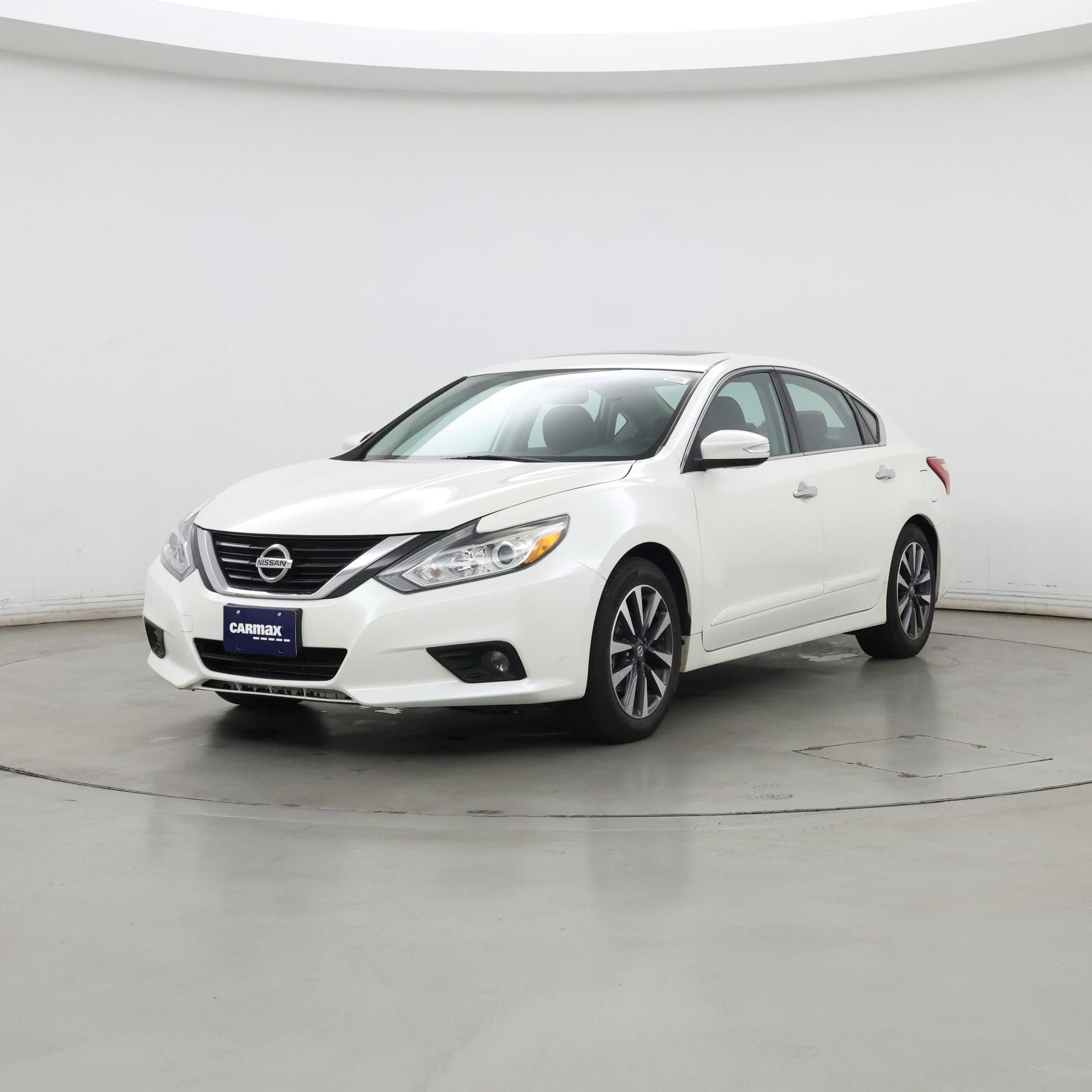 Thumbnail: 2016 Nissan Altima - 4