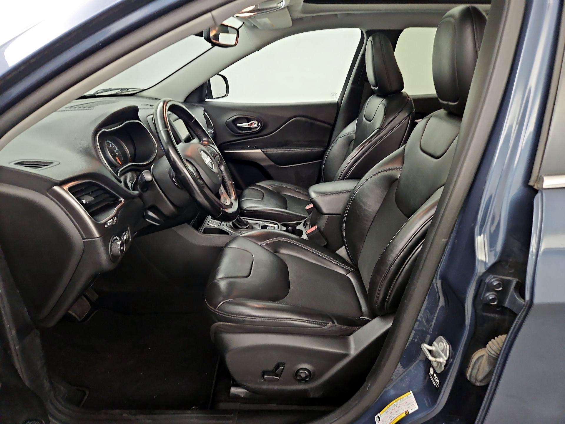 Thumbnail: 2021 Jeep Cherokee - 11