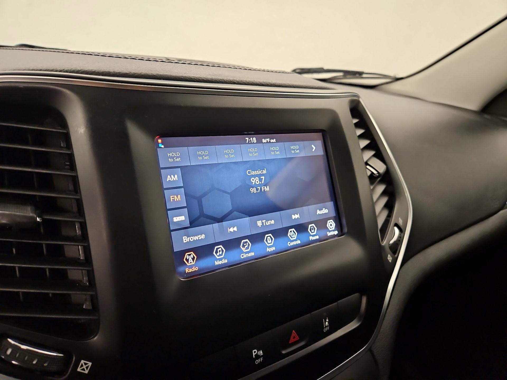Thumbnail: 2021 Jeep Cherokee - 15