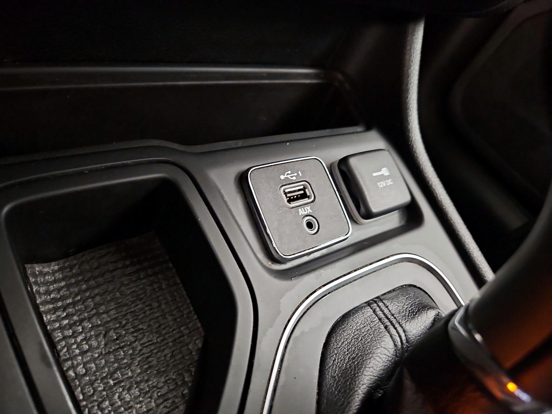 Thumbnail: 2021 Jeep Cherokee - 18