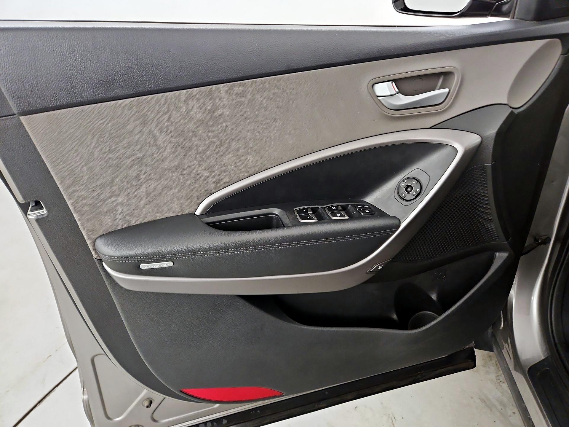 Thumbnail: 2016 Hyundai Santa Fe - 12