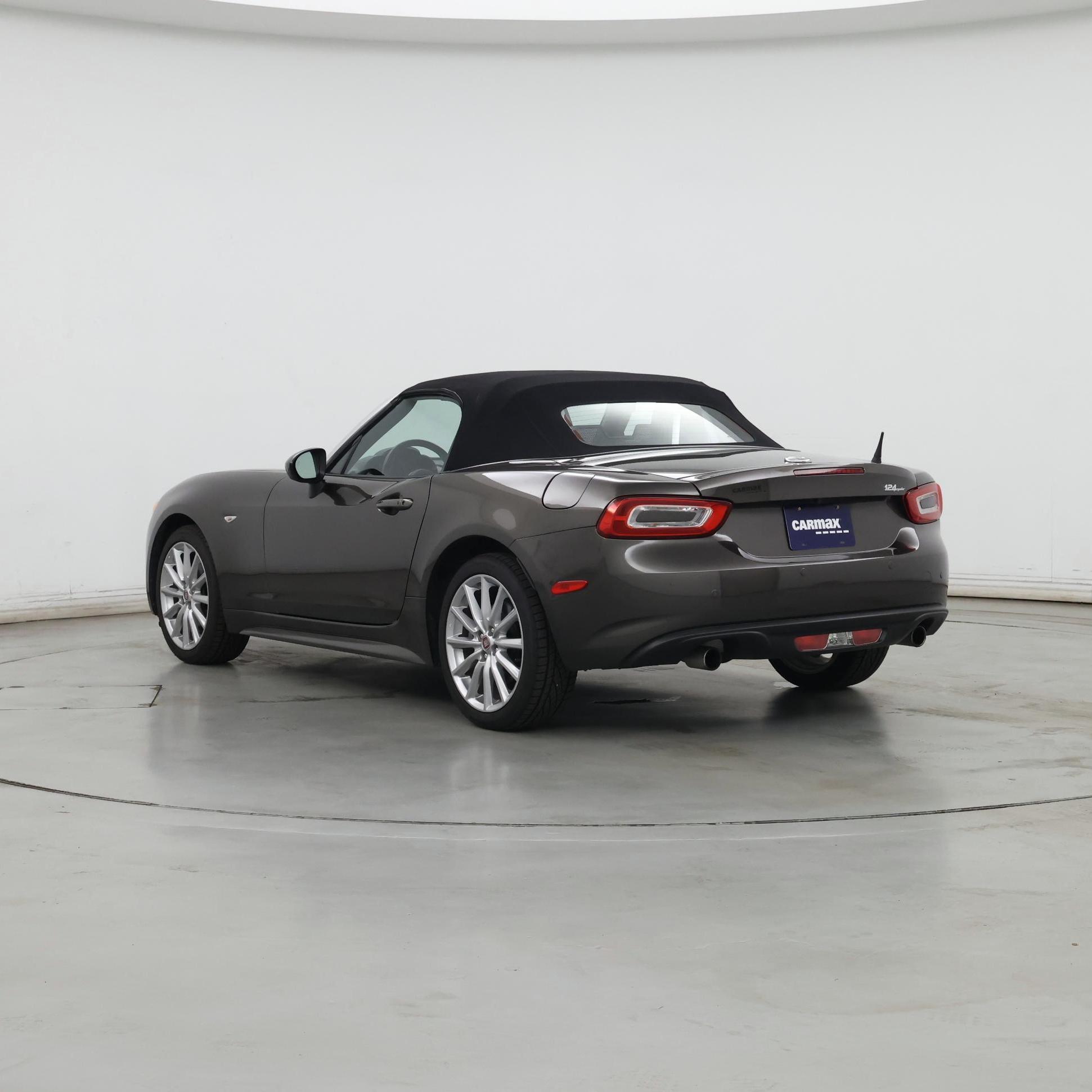 Thumbnail: 2017 Fiat 124 Spider - 2
