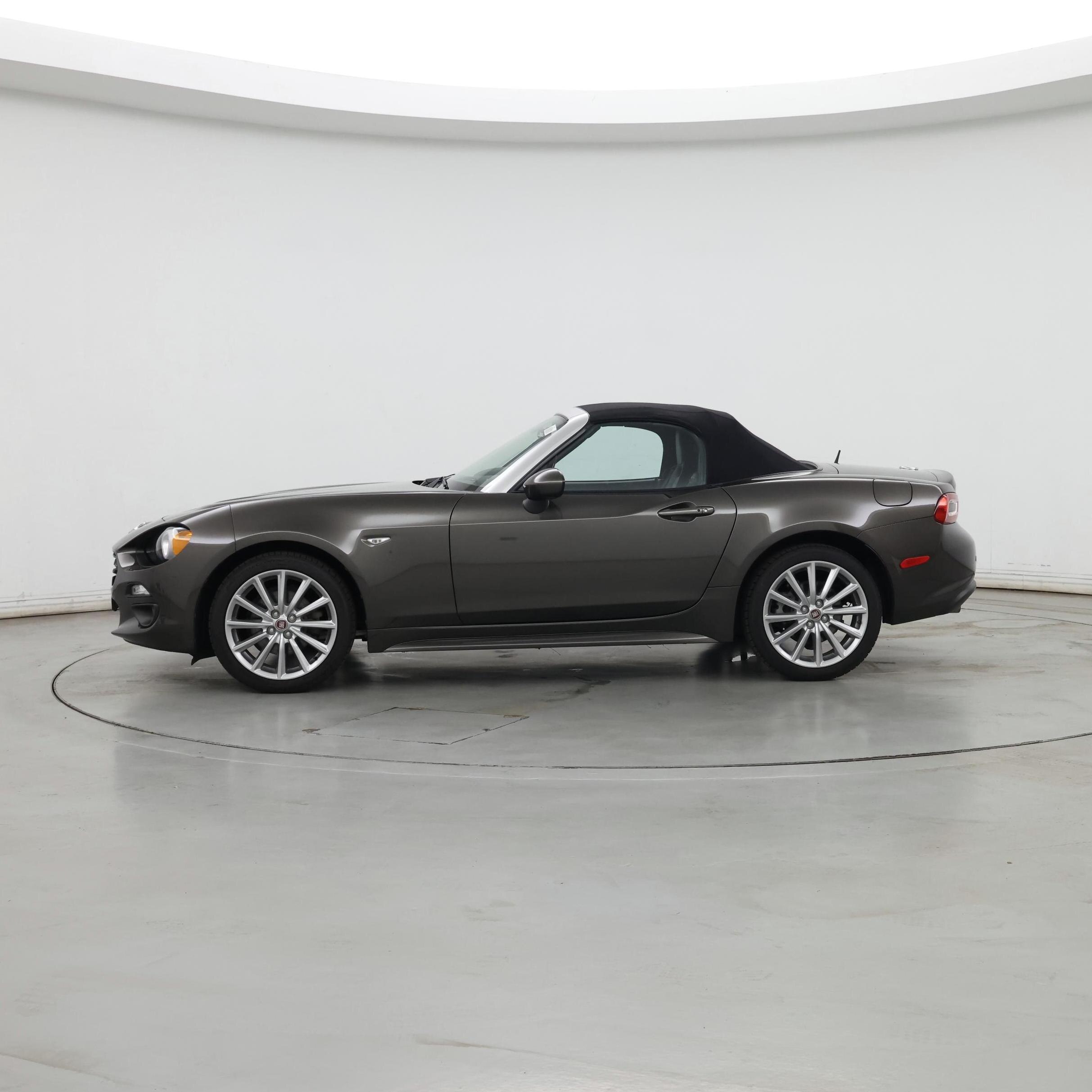 Thumbnail: 2017 Fiat 124 Spider - 3