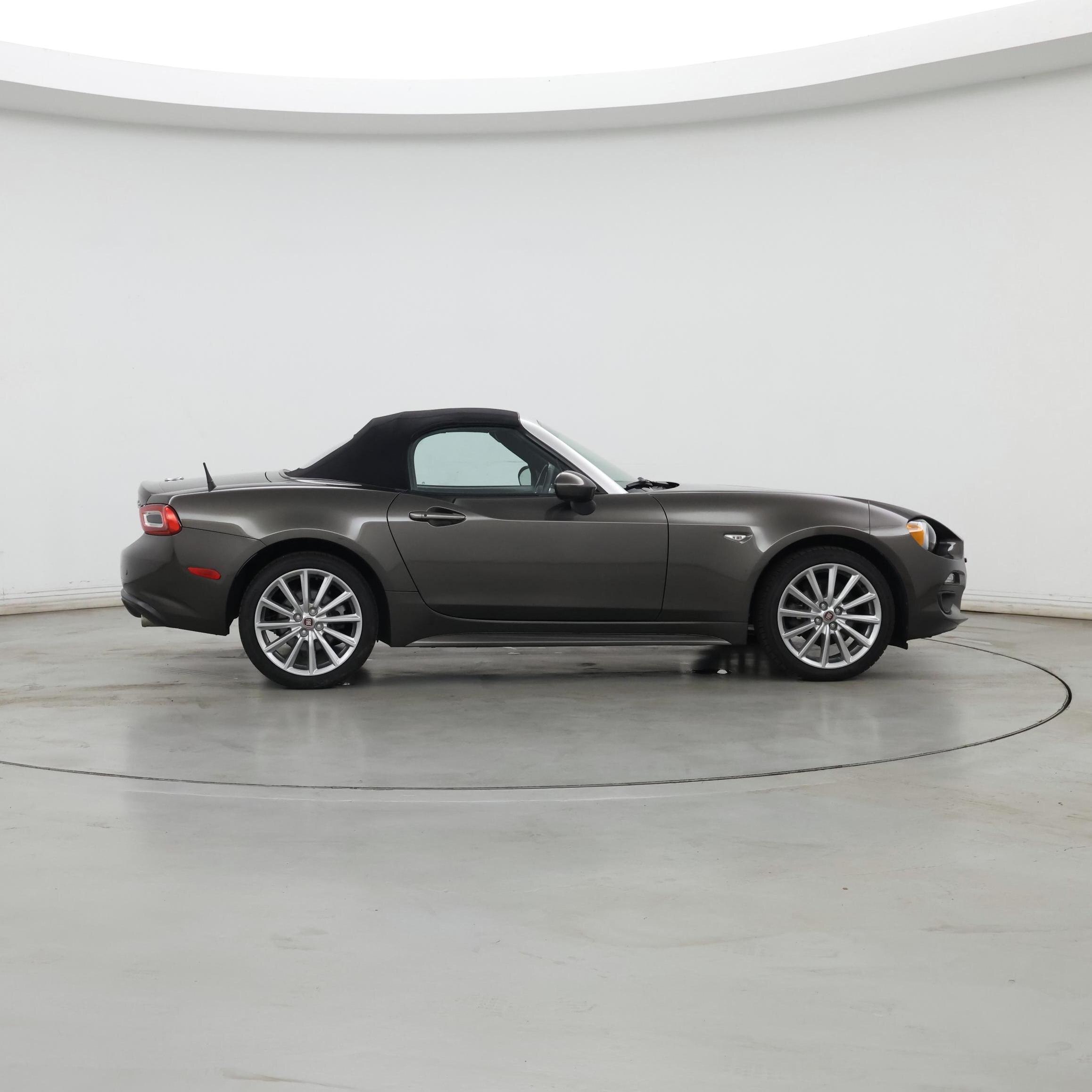 Thumbnail: 2017 Fiat 124 Spider - 7