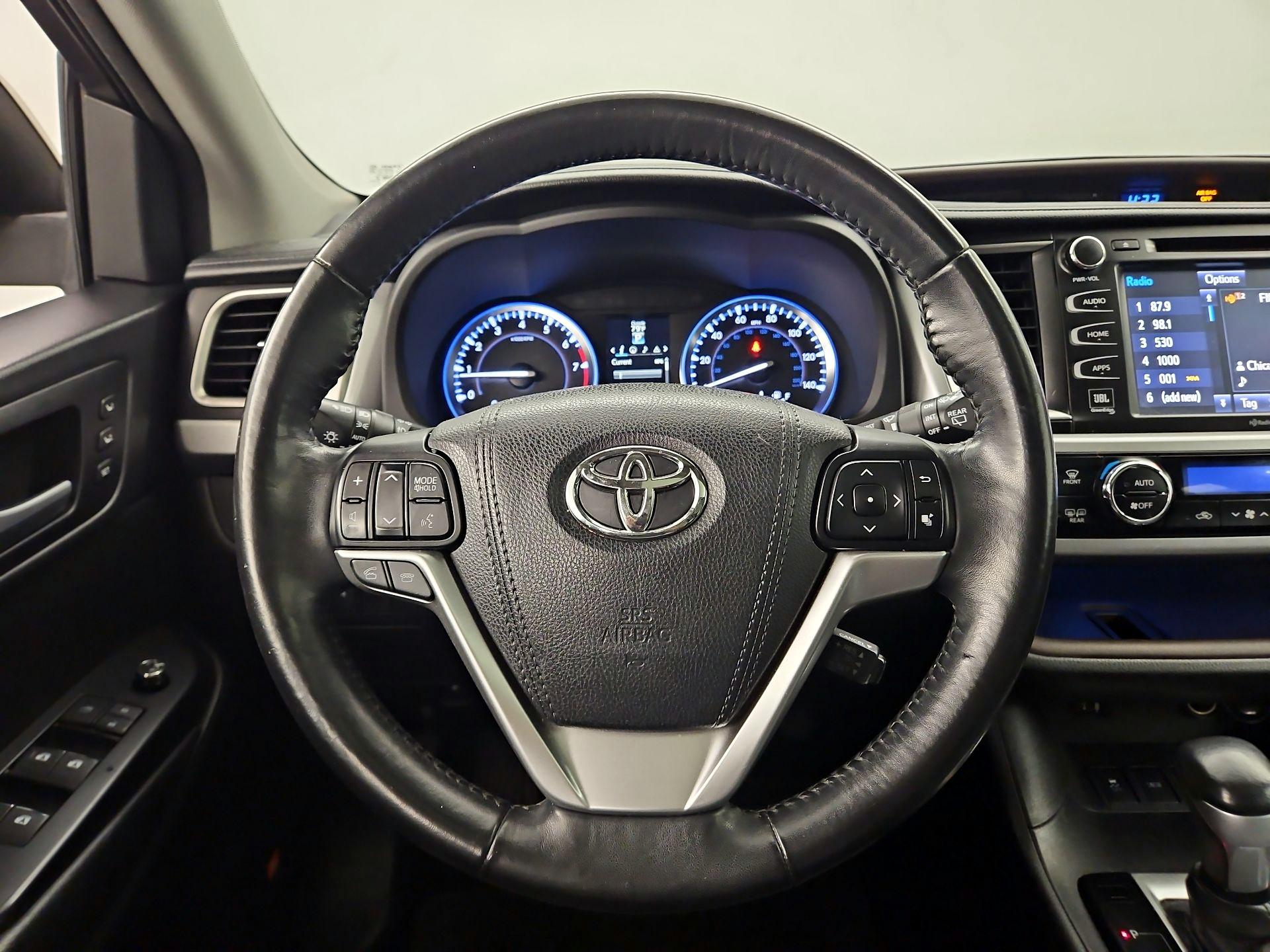 Thumbnail: 2015 Toyota Highlander - 10