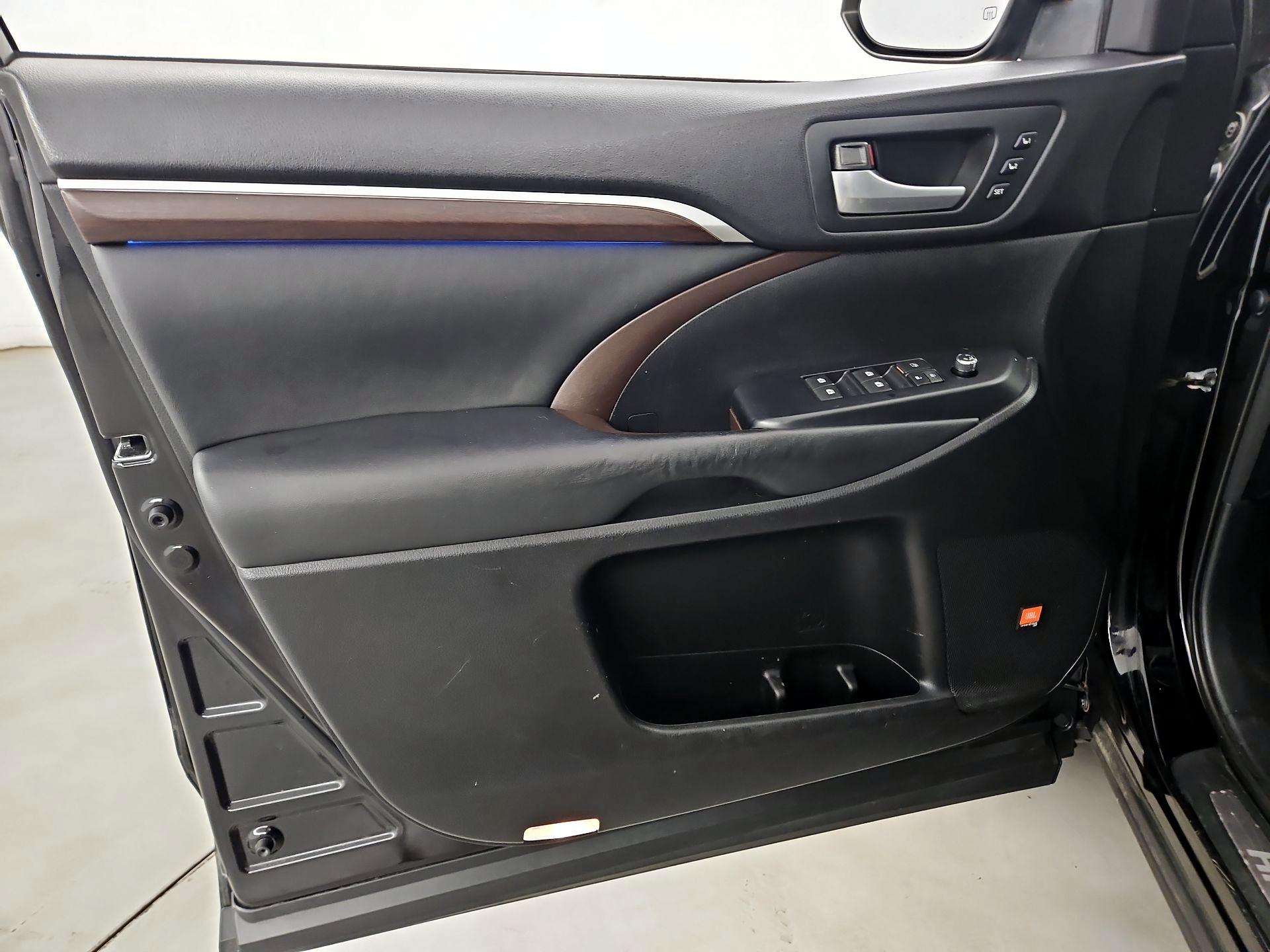 Thumbnail: 2015 Toyota Highlander - 12