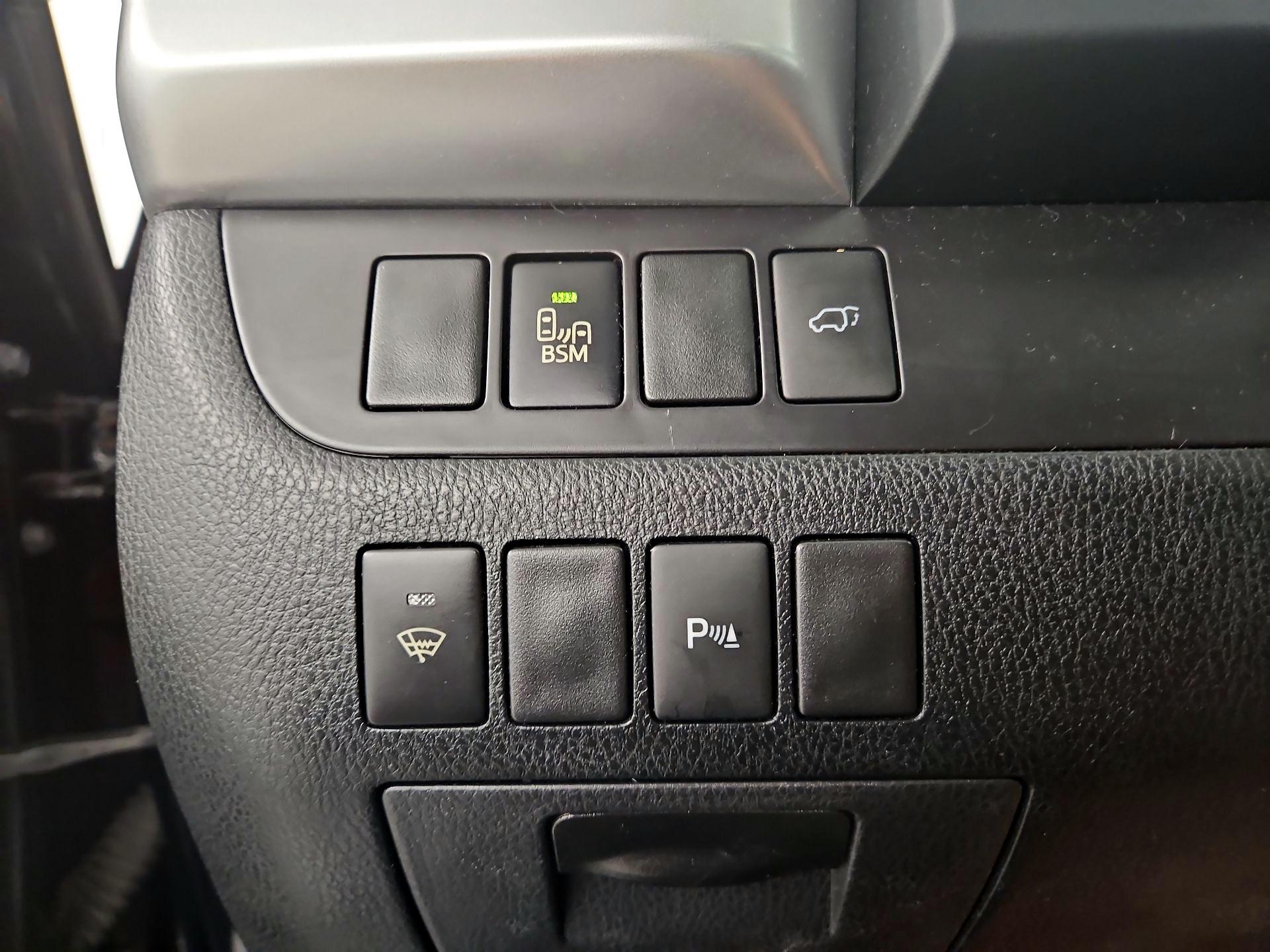 Thumbnail: 2015 Toyota Highlander - 13