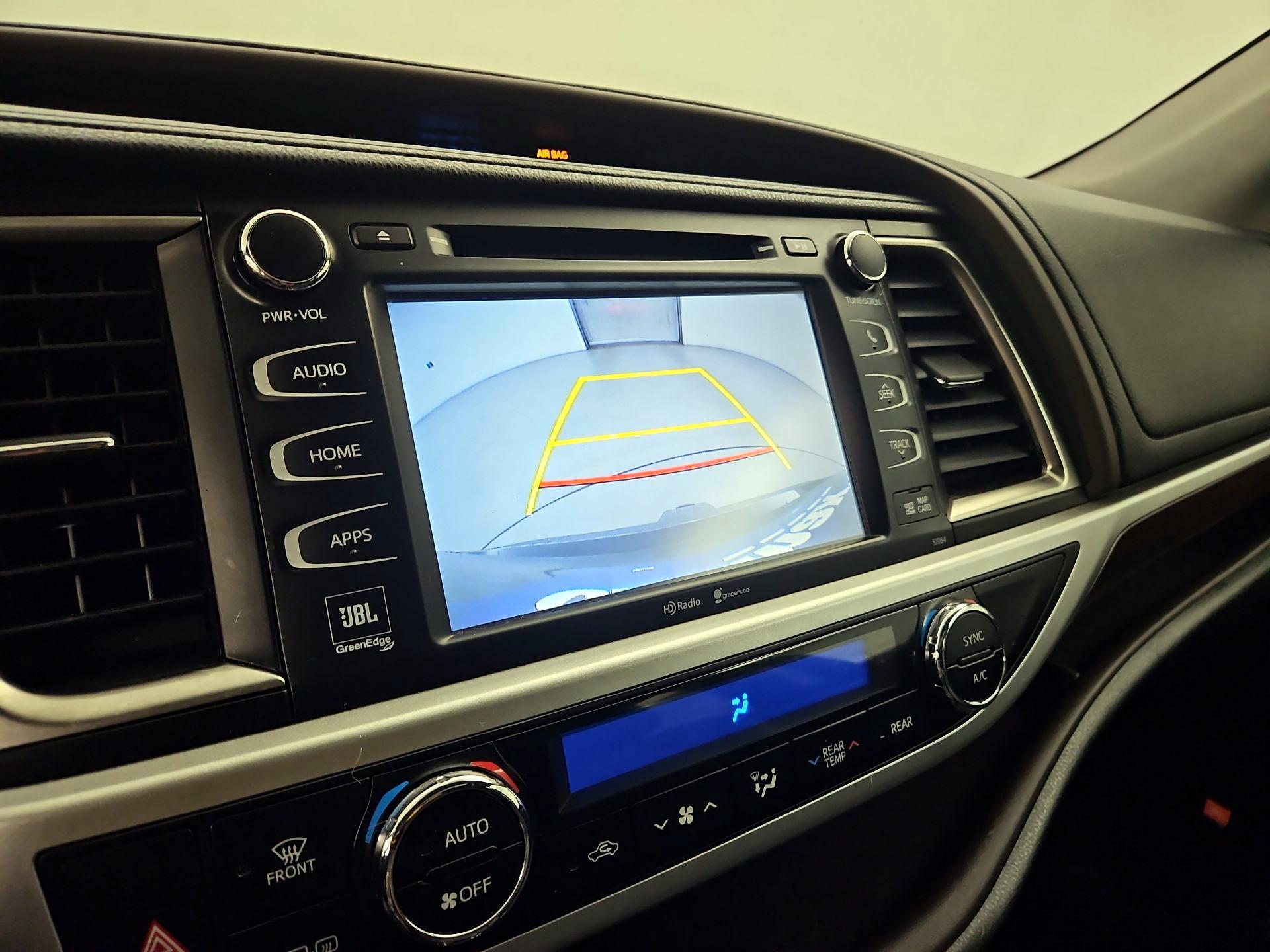 Thumbnail: 2015 Toyota Highlander - 14