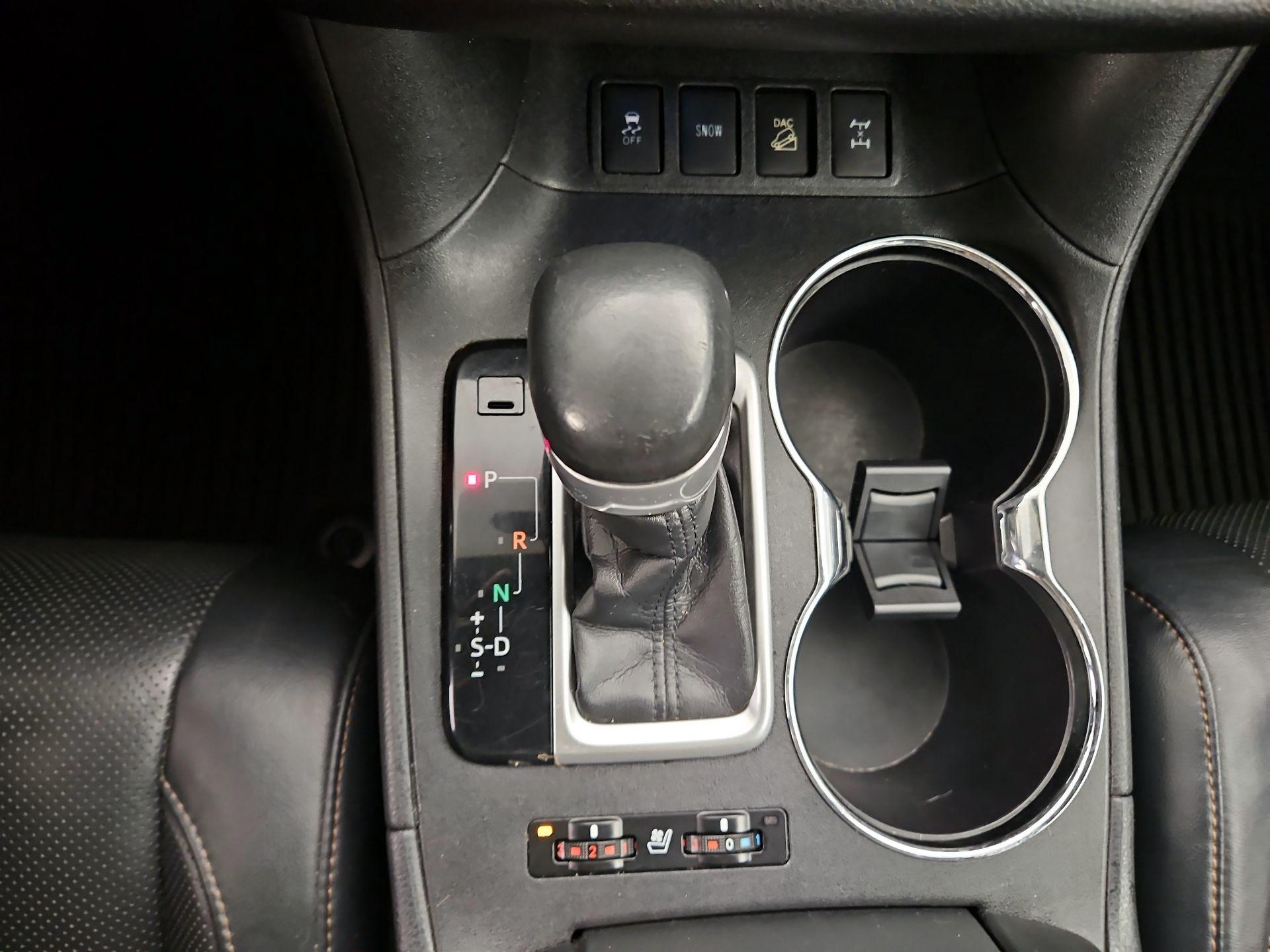 Thumbnail: 2015 Toyota Highlander - 17