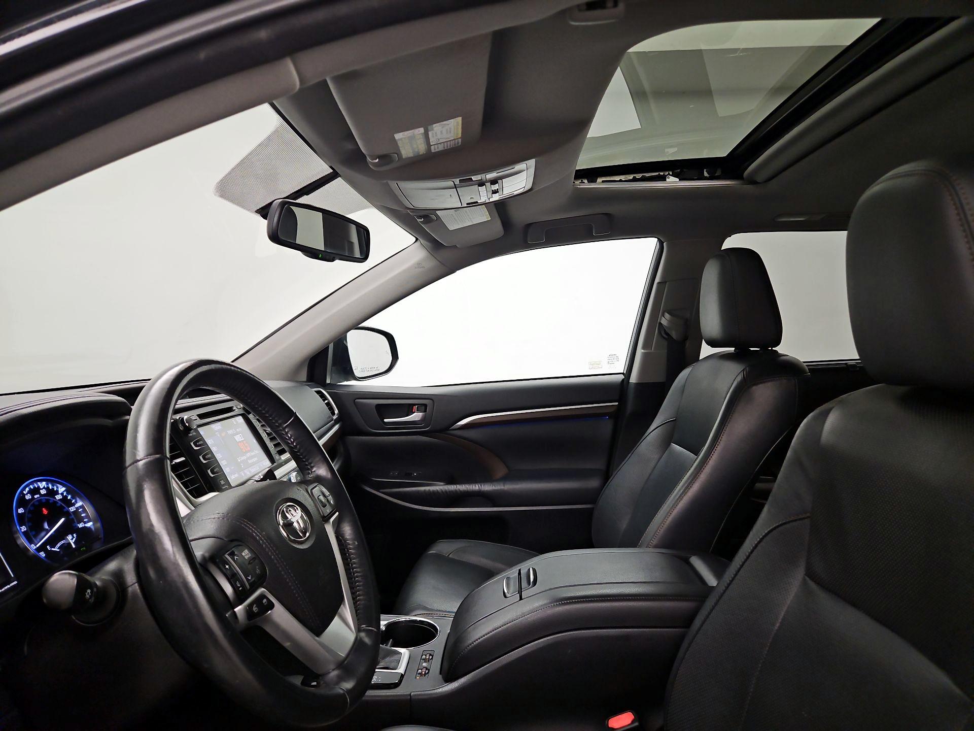 Thumbnail: 2015 Toyota Highlander - 19