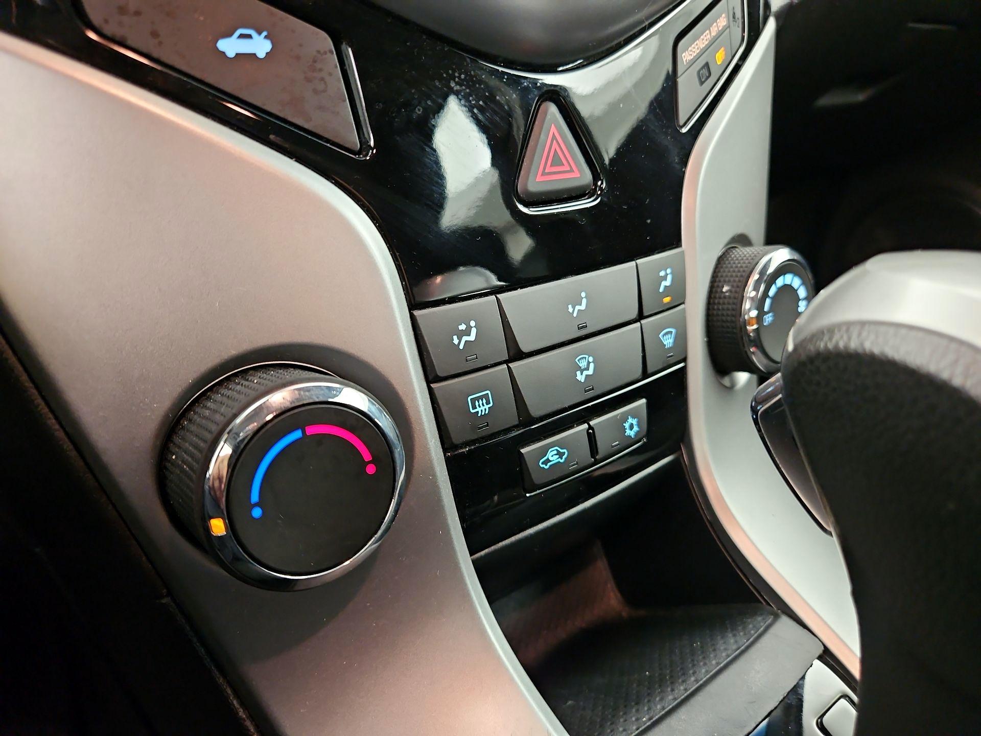 Thumbnail: 2016 Chevrolet Cruze - 16