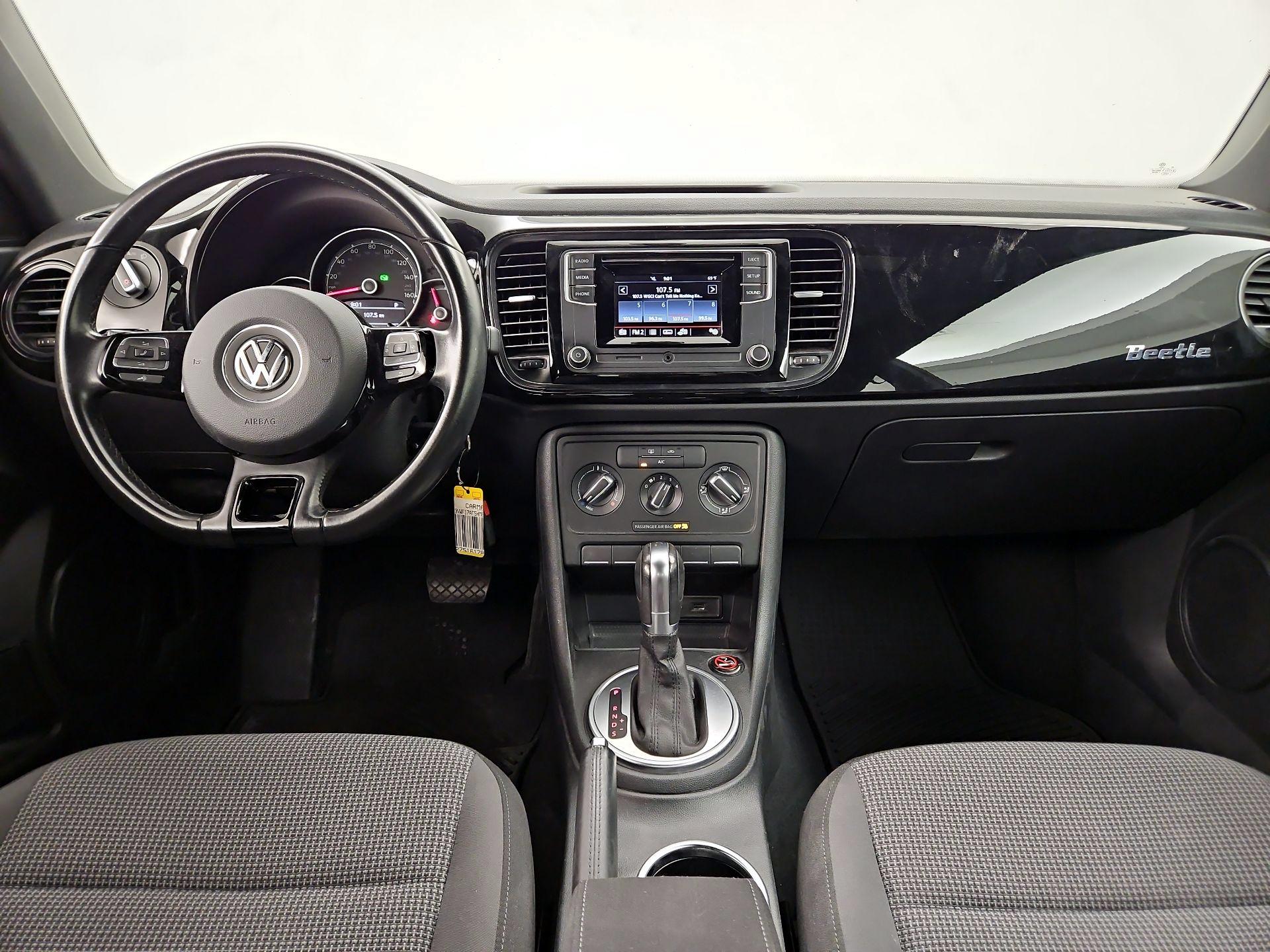 Thumbnail: 2017 Volkswagen Beetle - 9