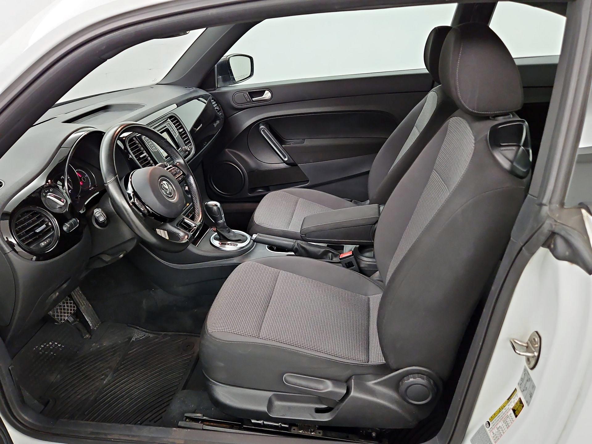 Thumbnail: 2017 Volkswagen Beetle - 11