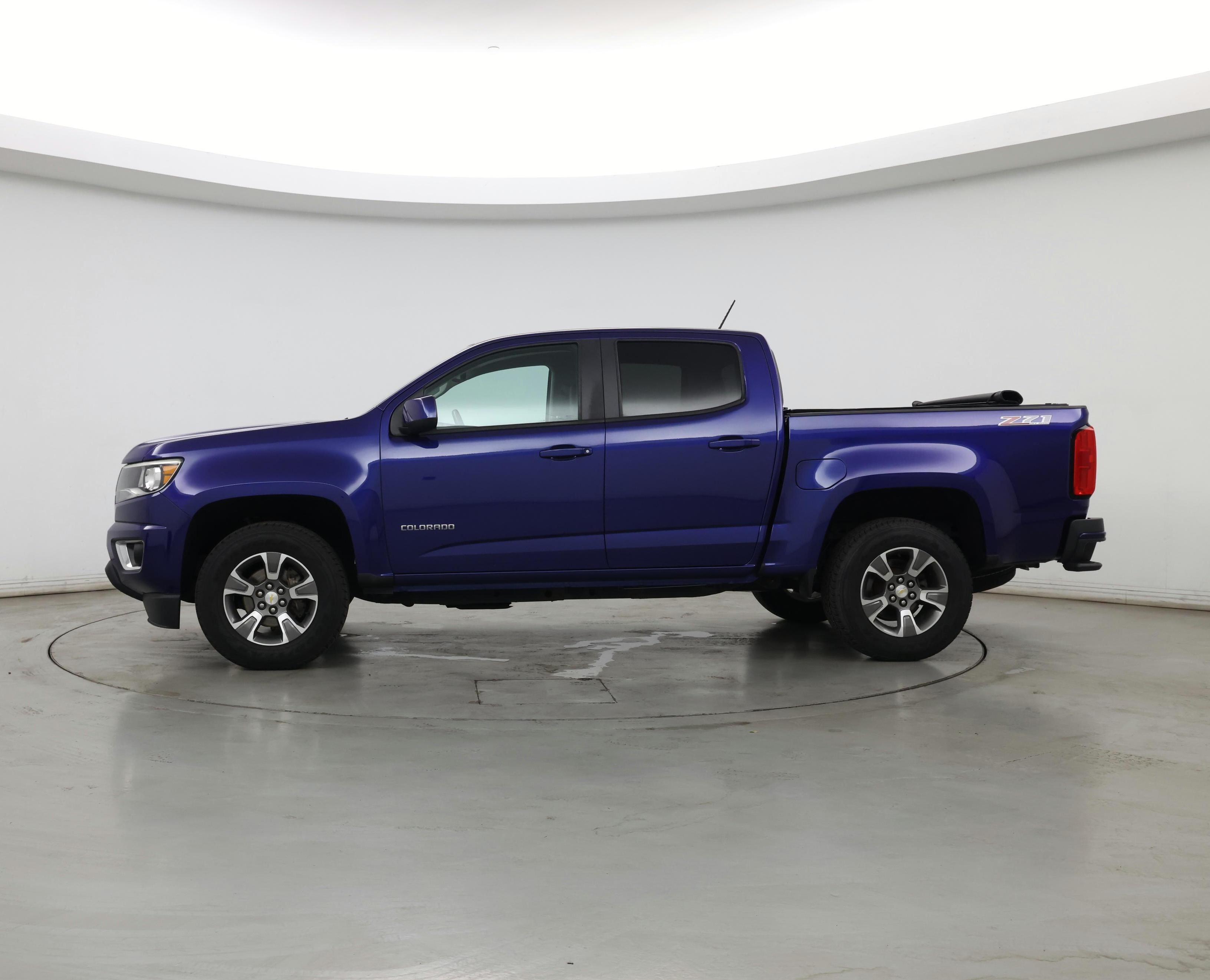 Thumbnail: 2017 Chevrolet Colorado - 3