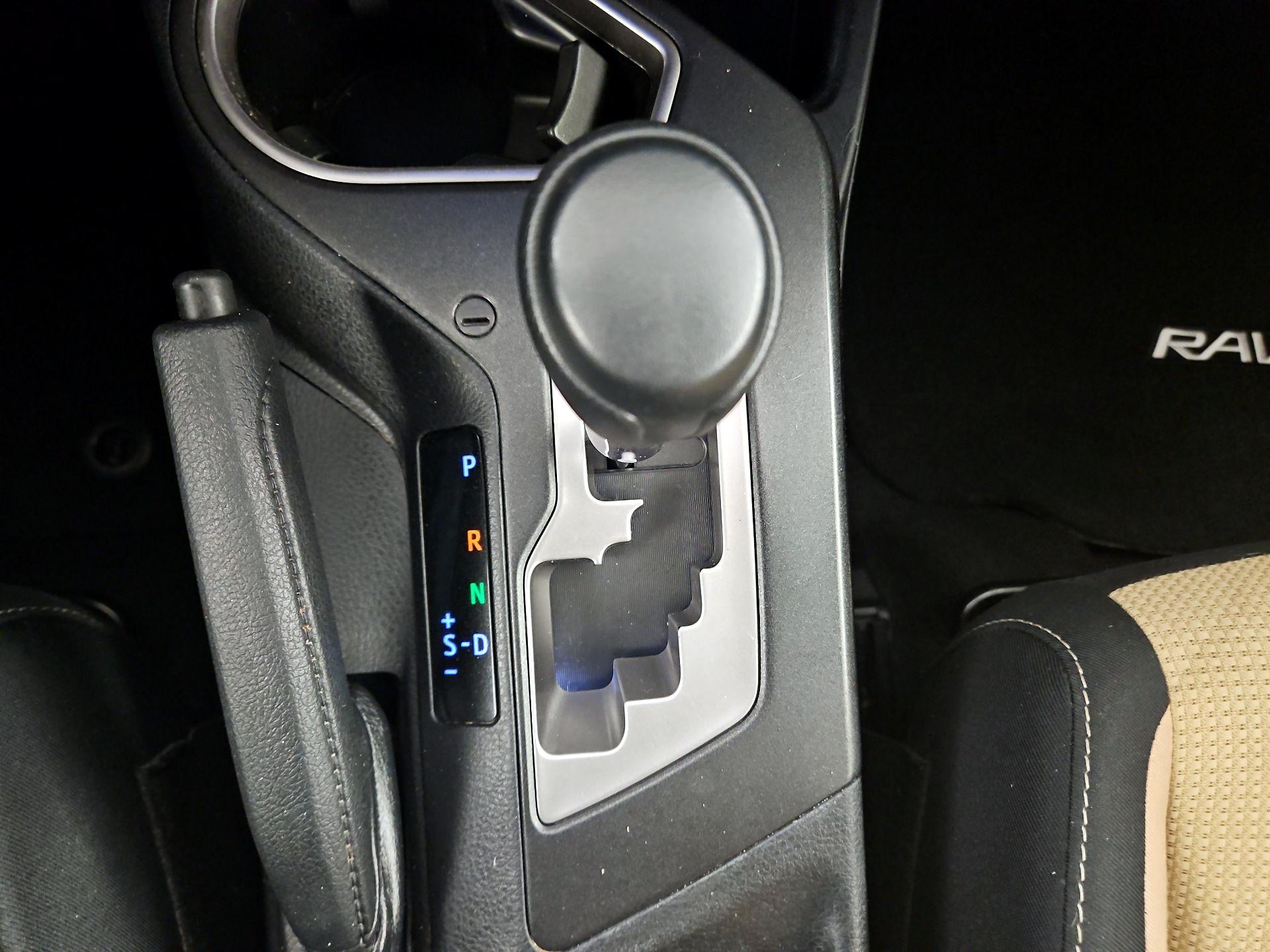 Thumbnail: 2016 Toyota RAV4 - 15