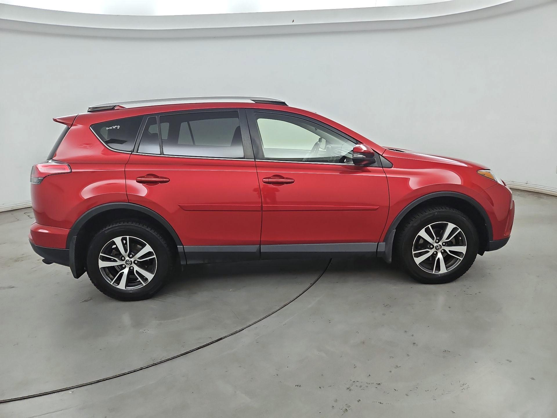 Thumbnail: 2016 Toyota RAV4 - 4