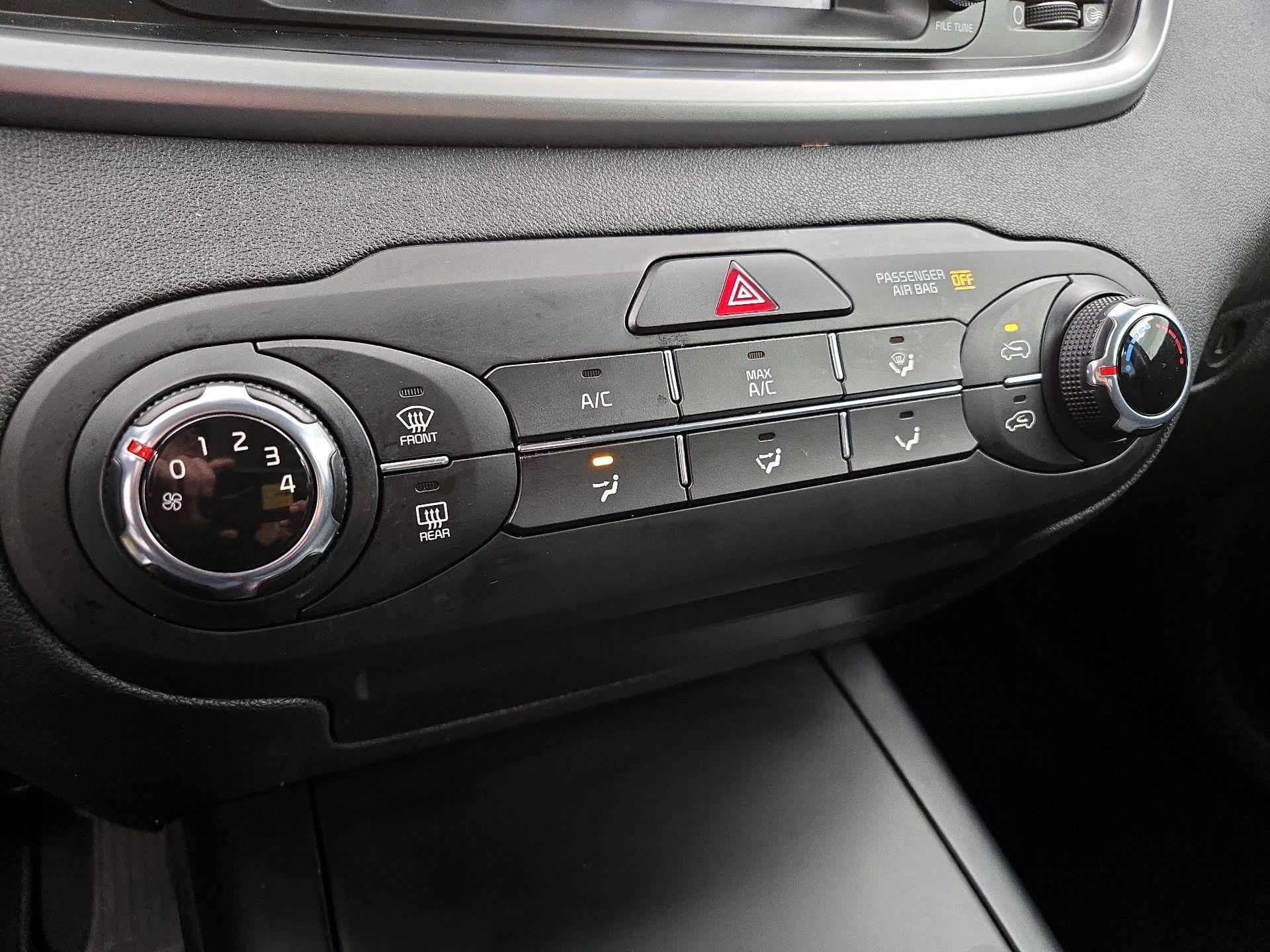 Thumbnail: 2019 Kia Sorento - 16