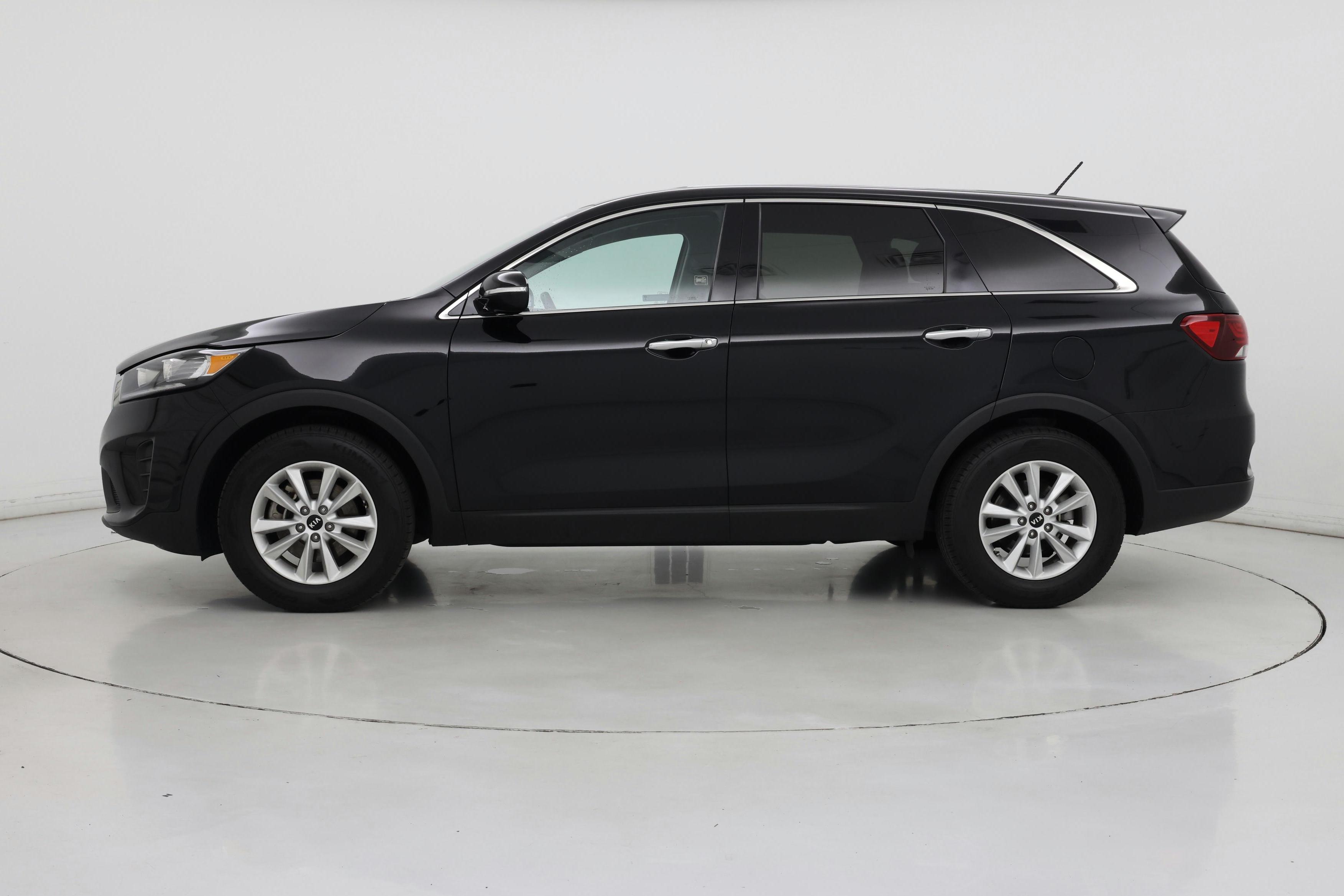 Thumbnail: 2019 Kia Sorento - 3