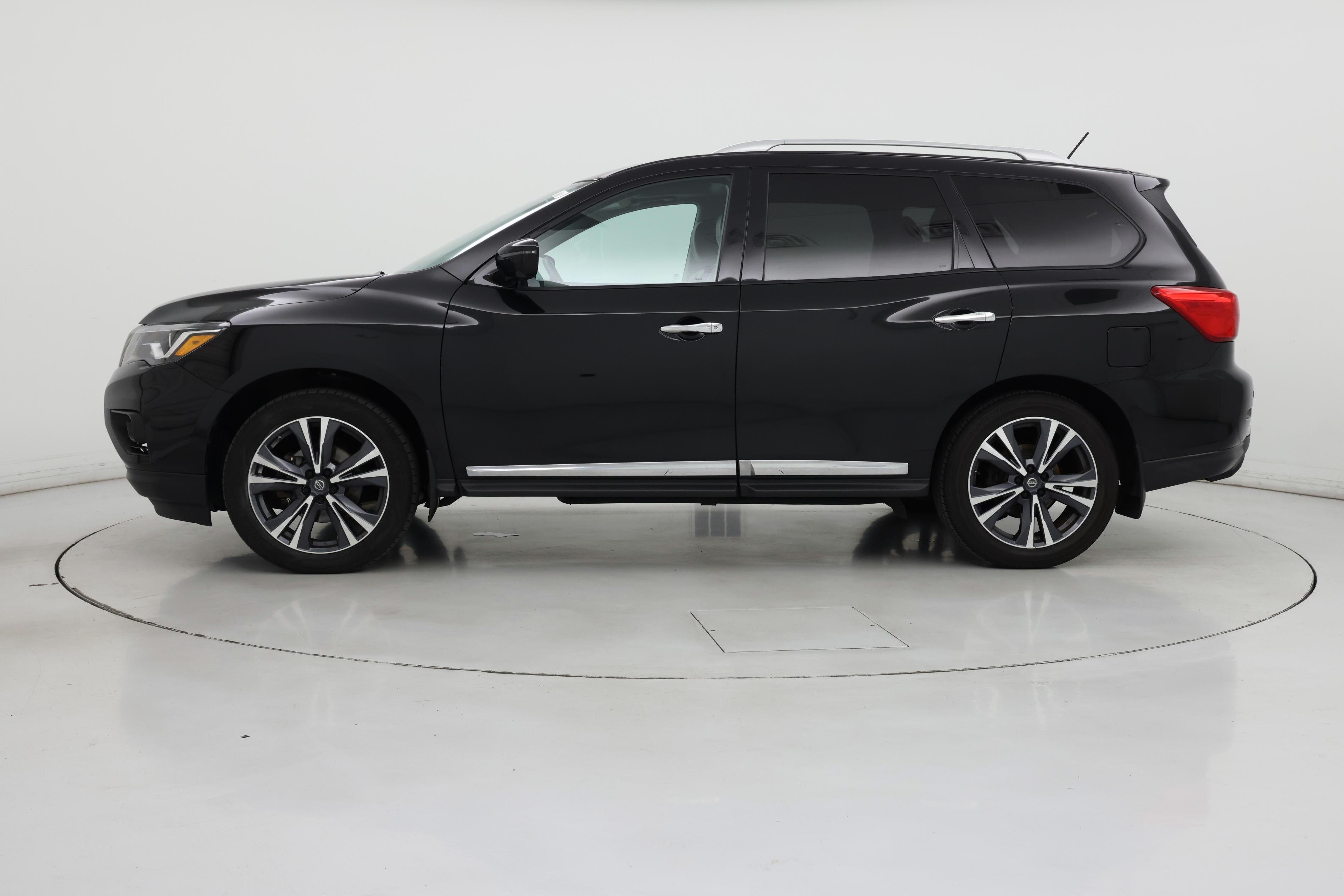 Thumbnail: 2017 Nissan Pathfinder - 3
