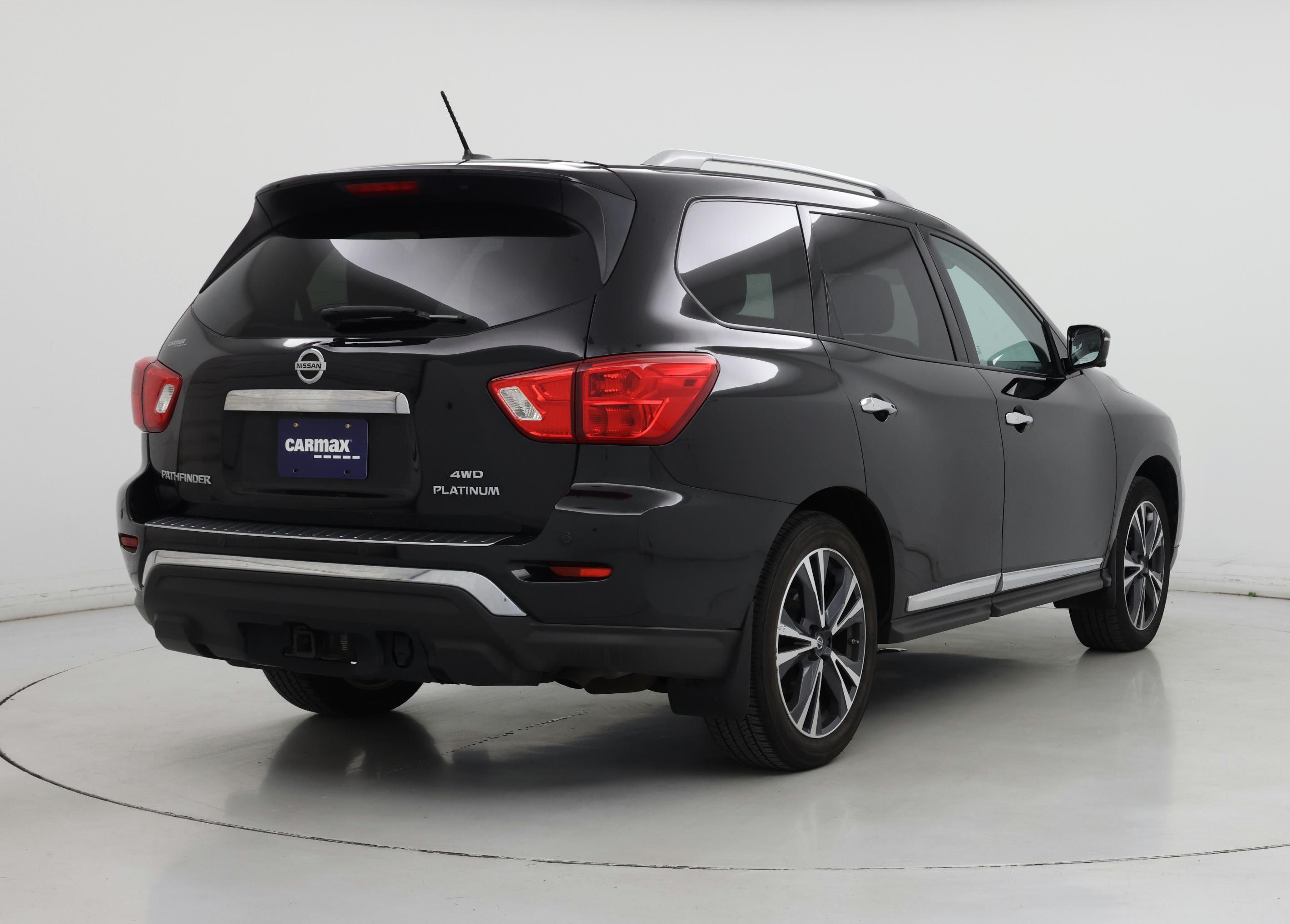 Thumbnail: 2017 Nissan Pathfinder - 8