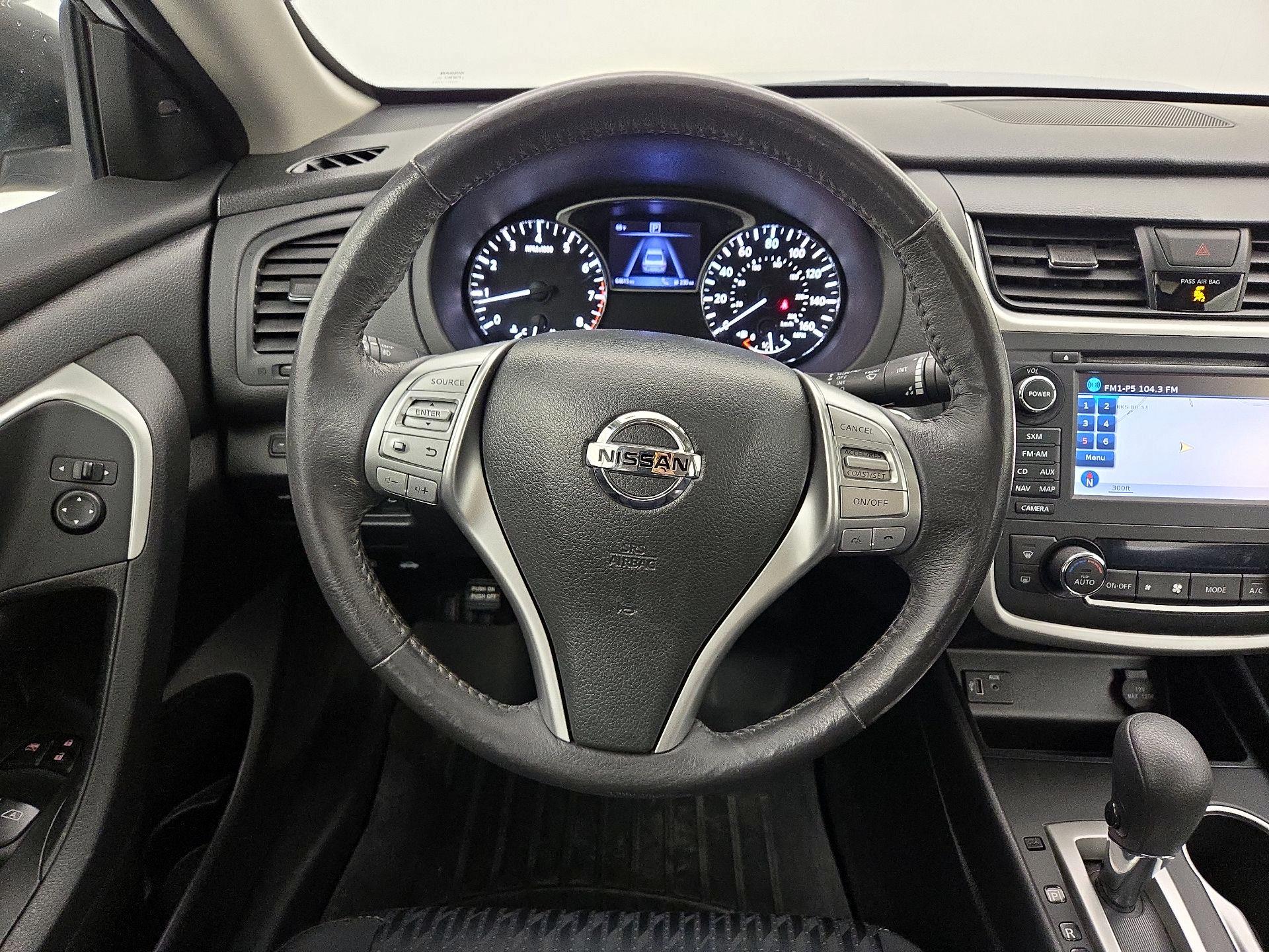 Thumbnail: 2017 Nissan Altima - 10